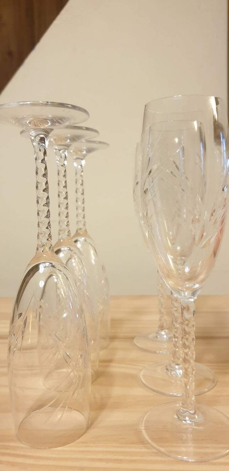 6 crystal flutes