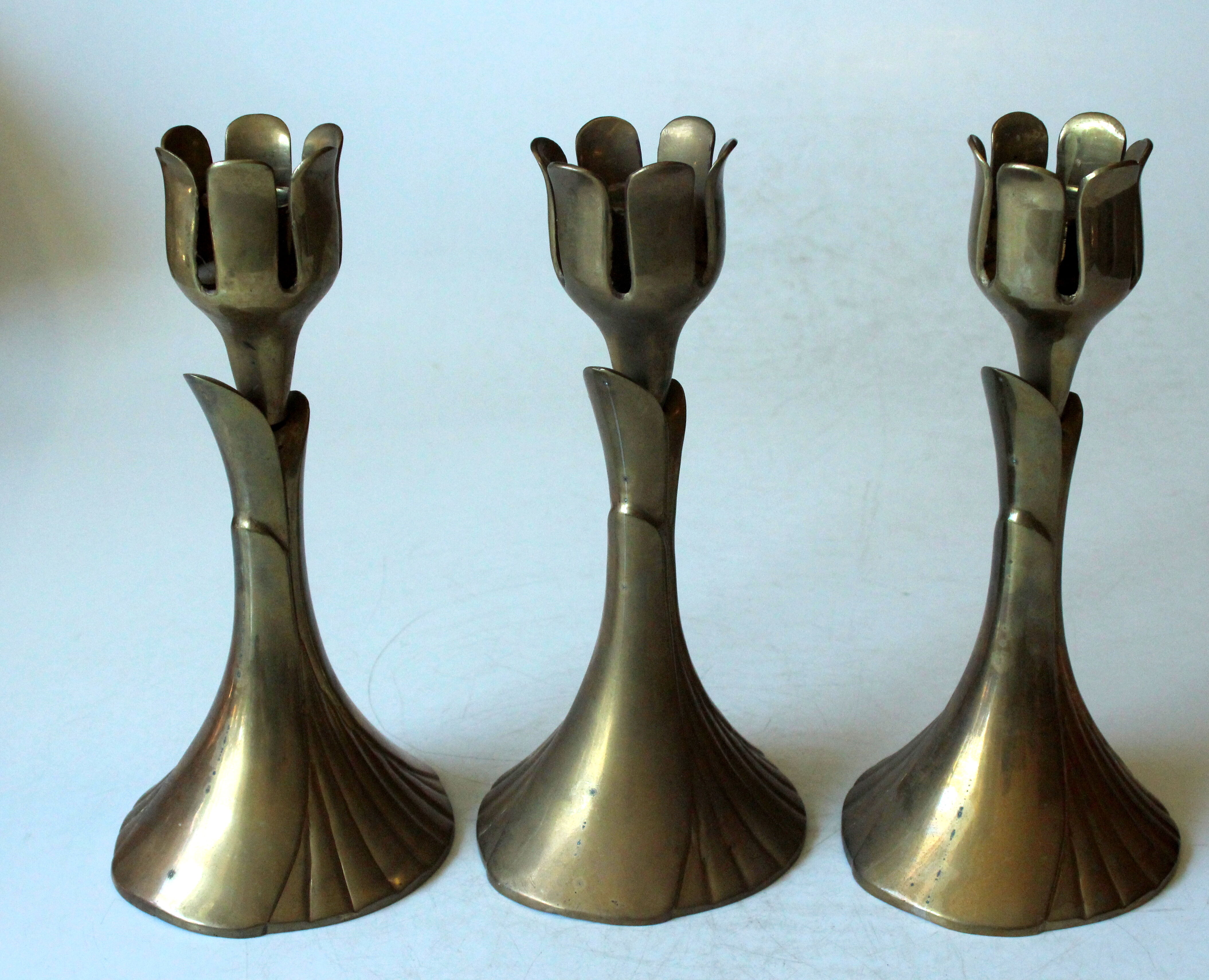 3 beautifull solid brass candle holders with floral motif, vintage from the 1960s