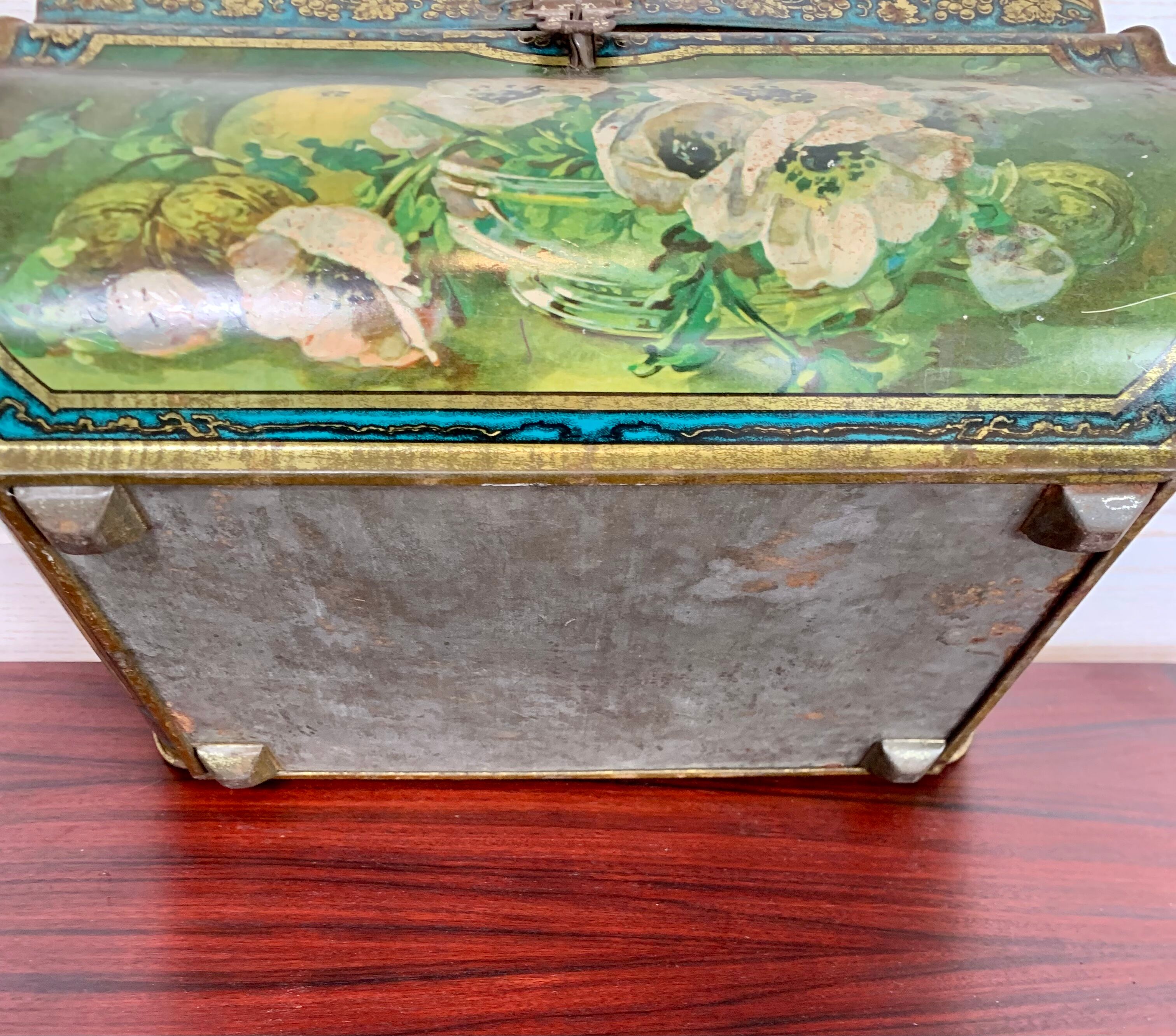 Old and large lithographed sheet metal box Japanese decoration