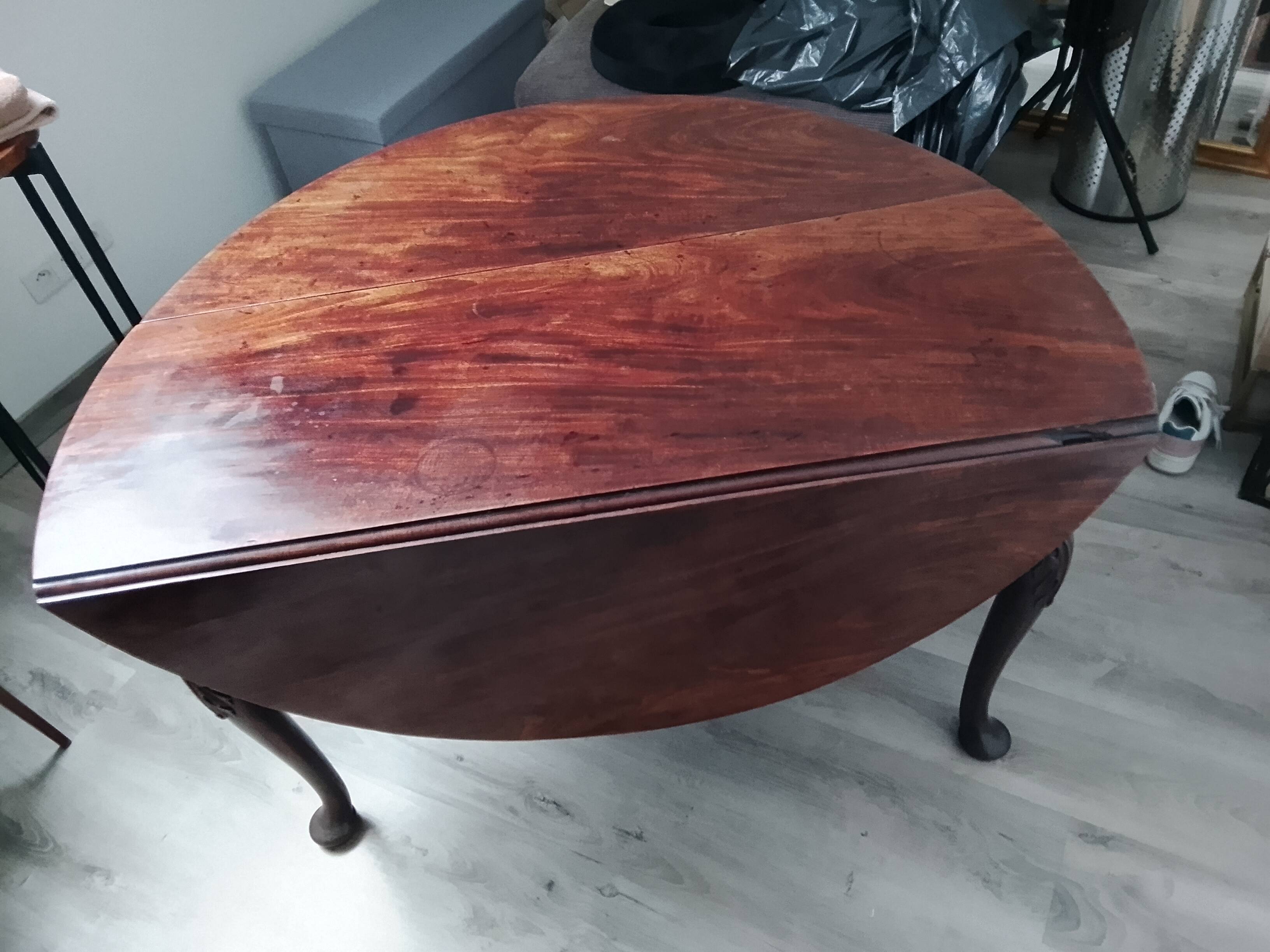 Elegant antique oval drop-leaf table