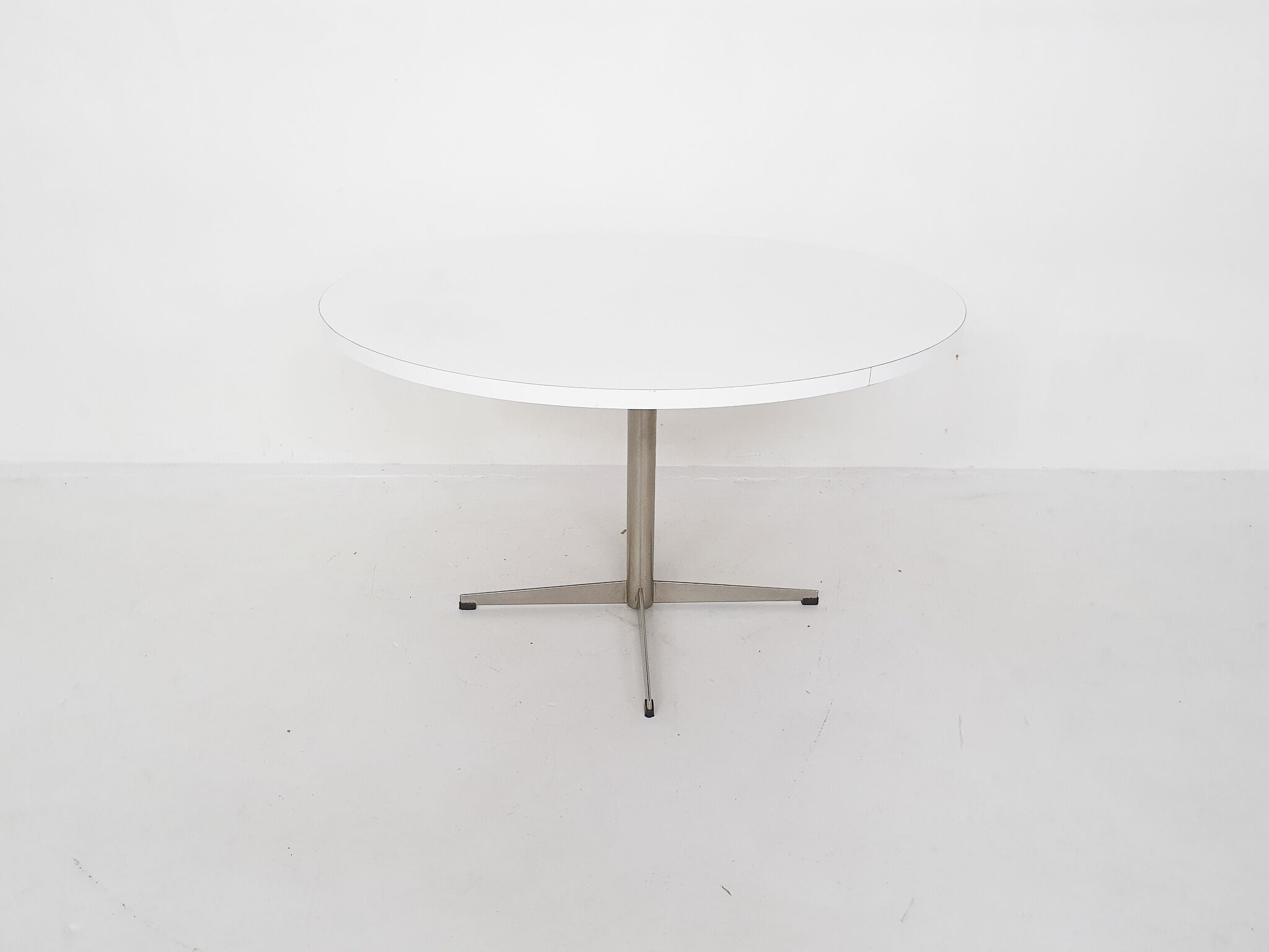 Round pastoe dining table, The Netherlands 1966
