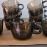 Service de 9 tasses en verre fumé Vereco France, années 70