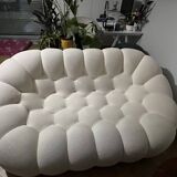 Roche Bobois canapé bubble April 2024. White. A frayed mesh.
