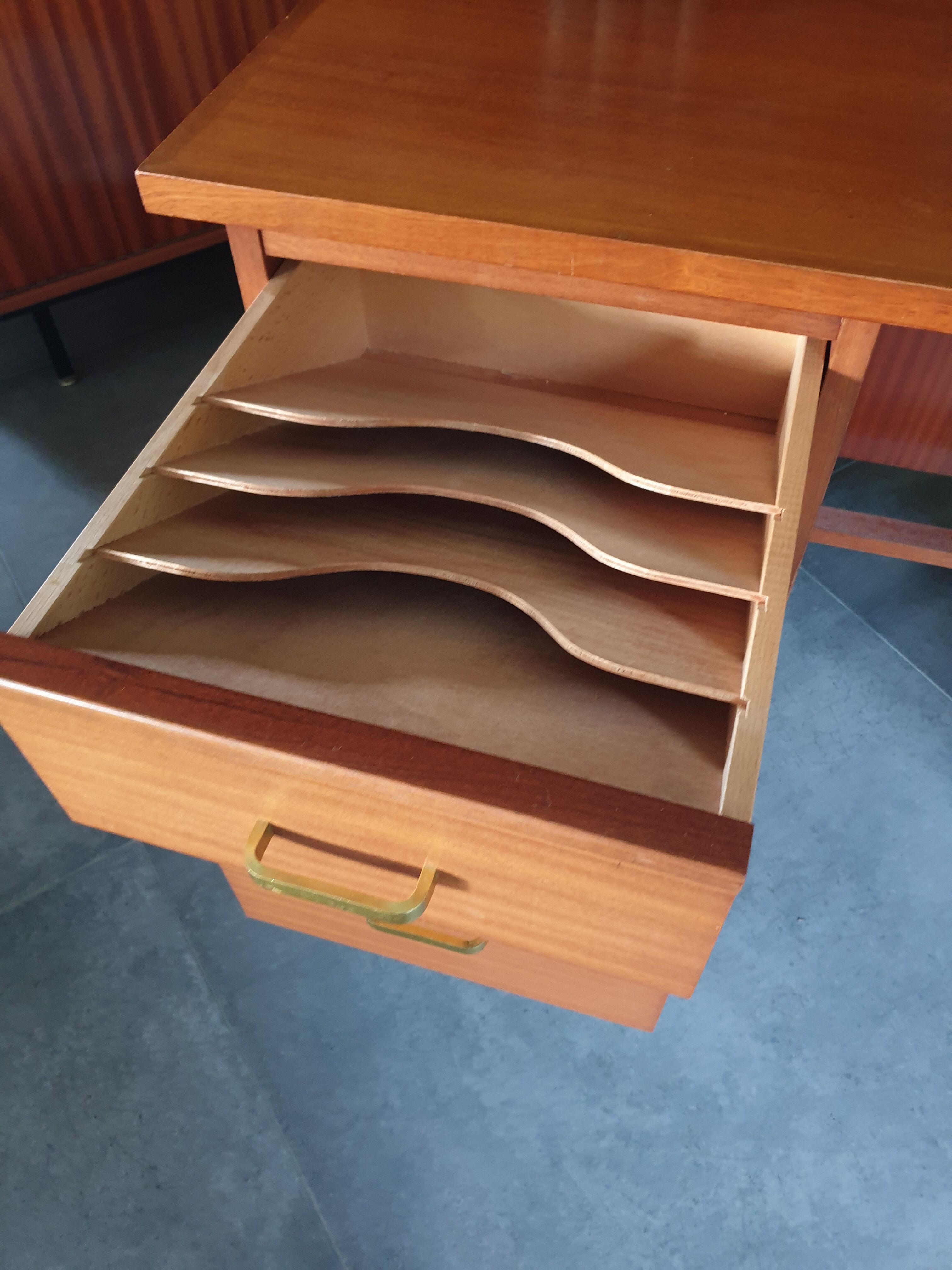 Bureau vintage teck années 60