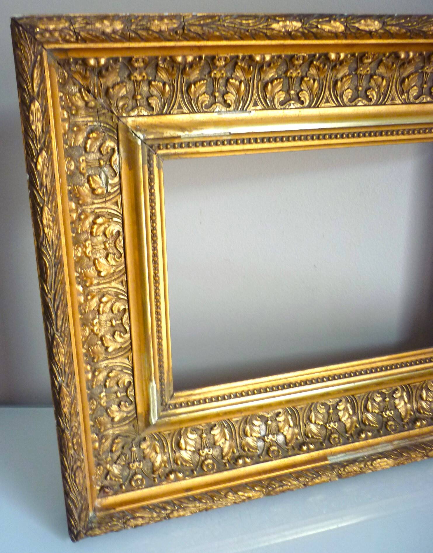 Antique gilded frame in wood and stucco, carved, original gilding