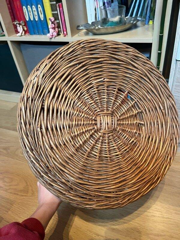 Petit tabouret ancien en osier