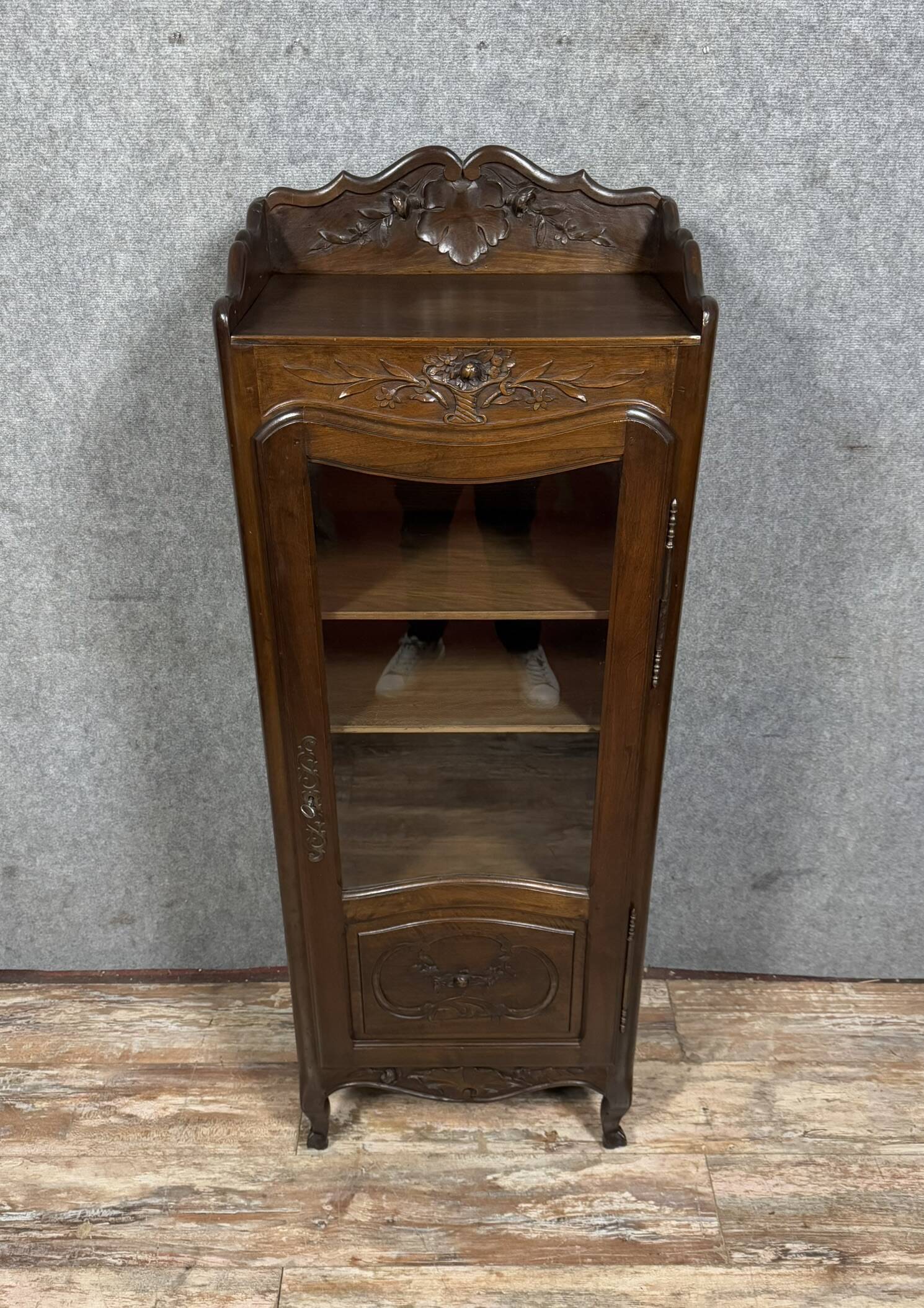 Louis XV style Provencal bonnetière in solid oak circa 1900