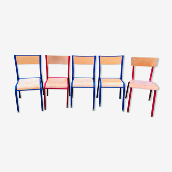 Lot de 5 chaises écoles années '70 en rouge et bleu