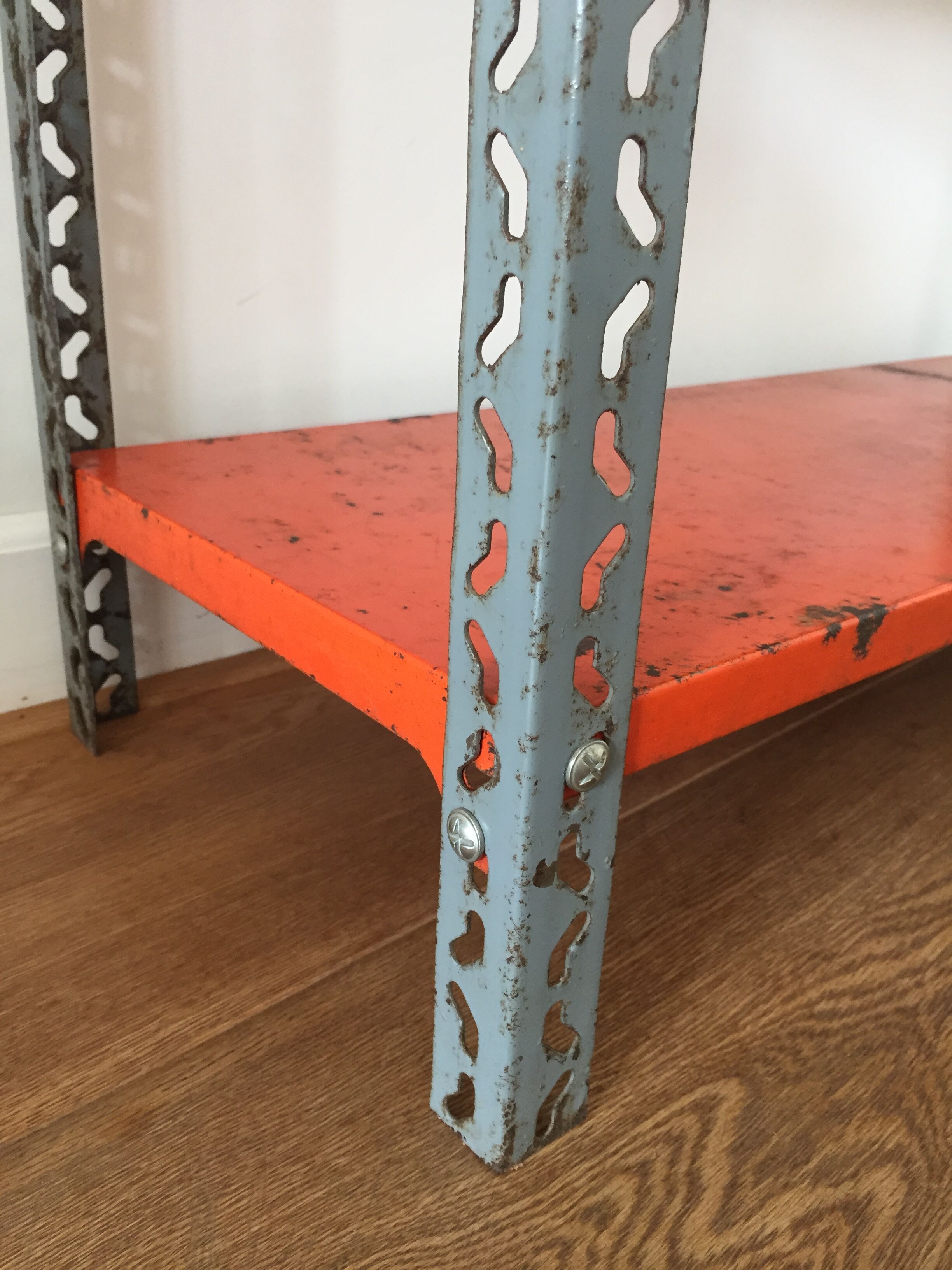 Console / industrial shelf