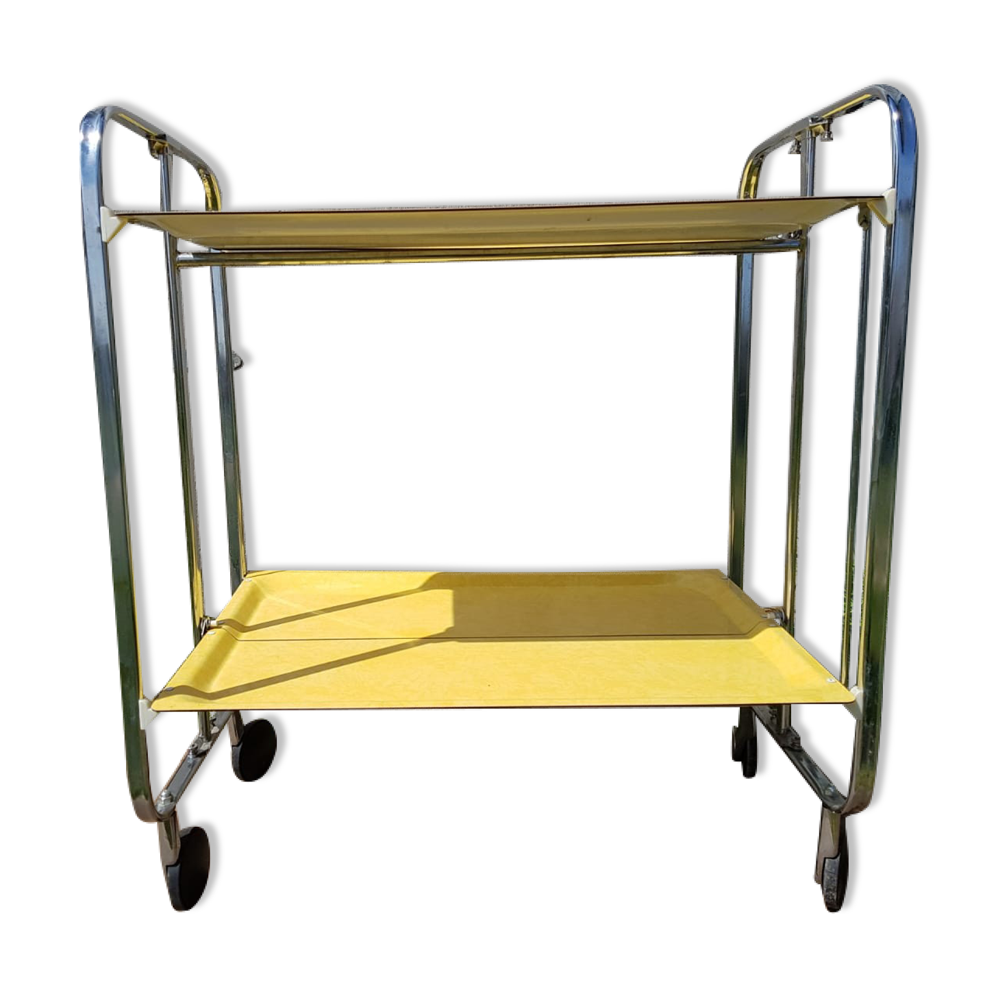 Serving table 1970