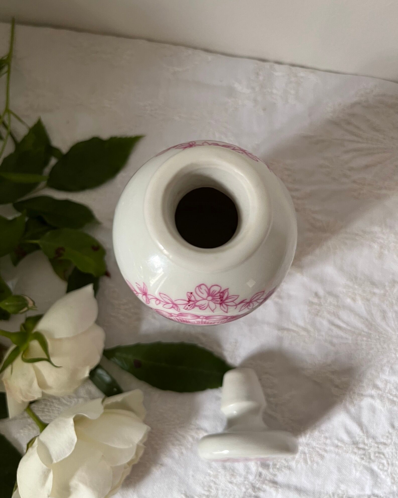 Pharmacy pot - bathroom pot in paris porcelain, decoration of roses