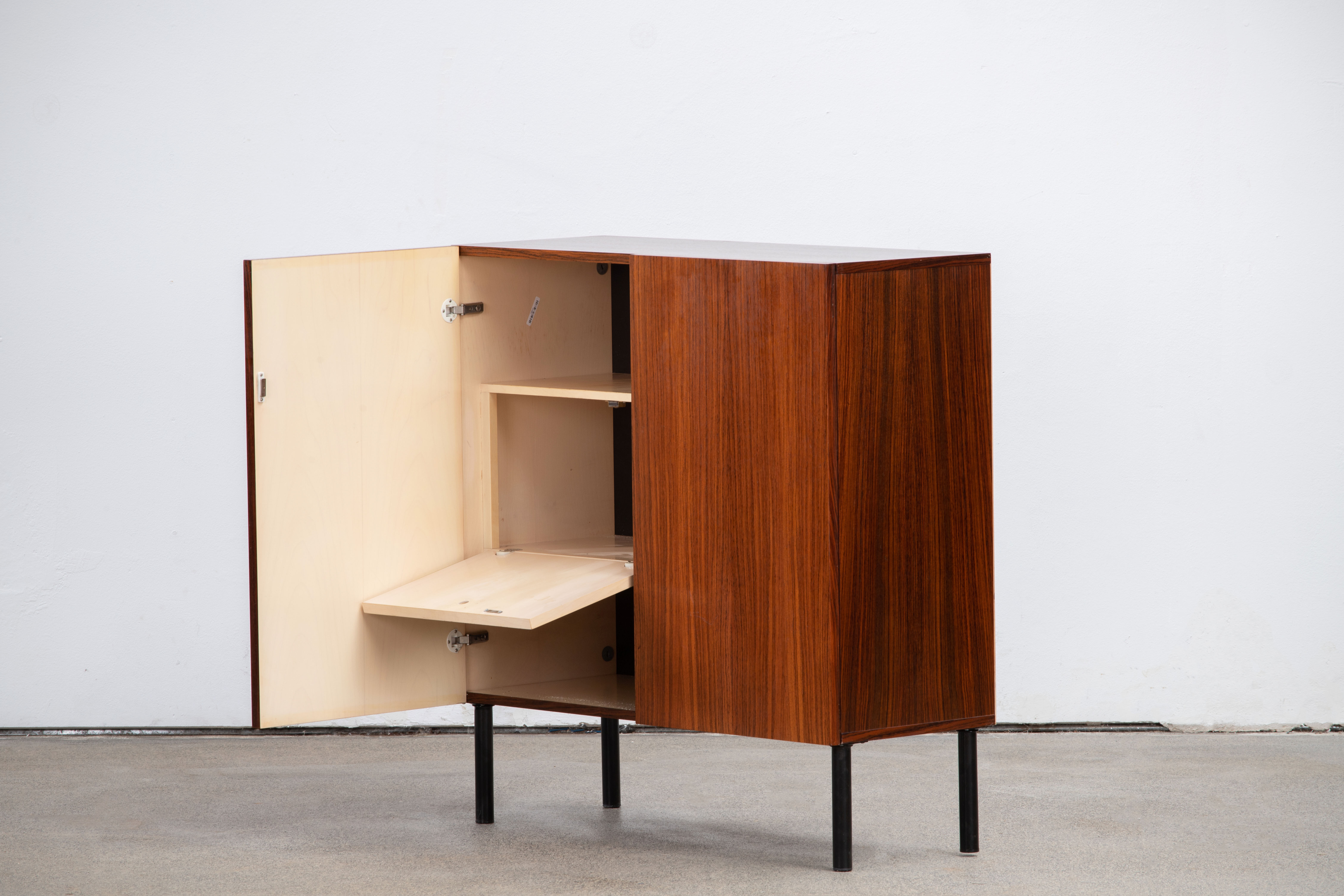 Scandinavian chest of drawers 90 cm