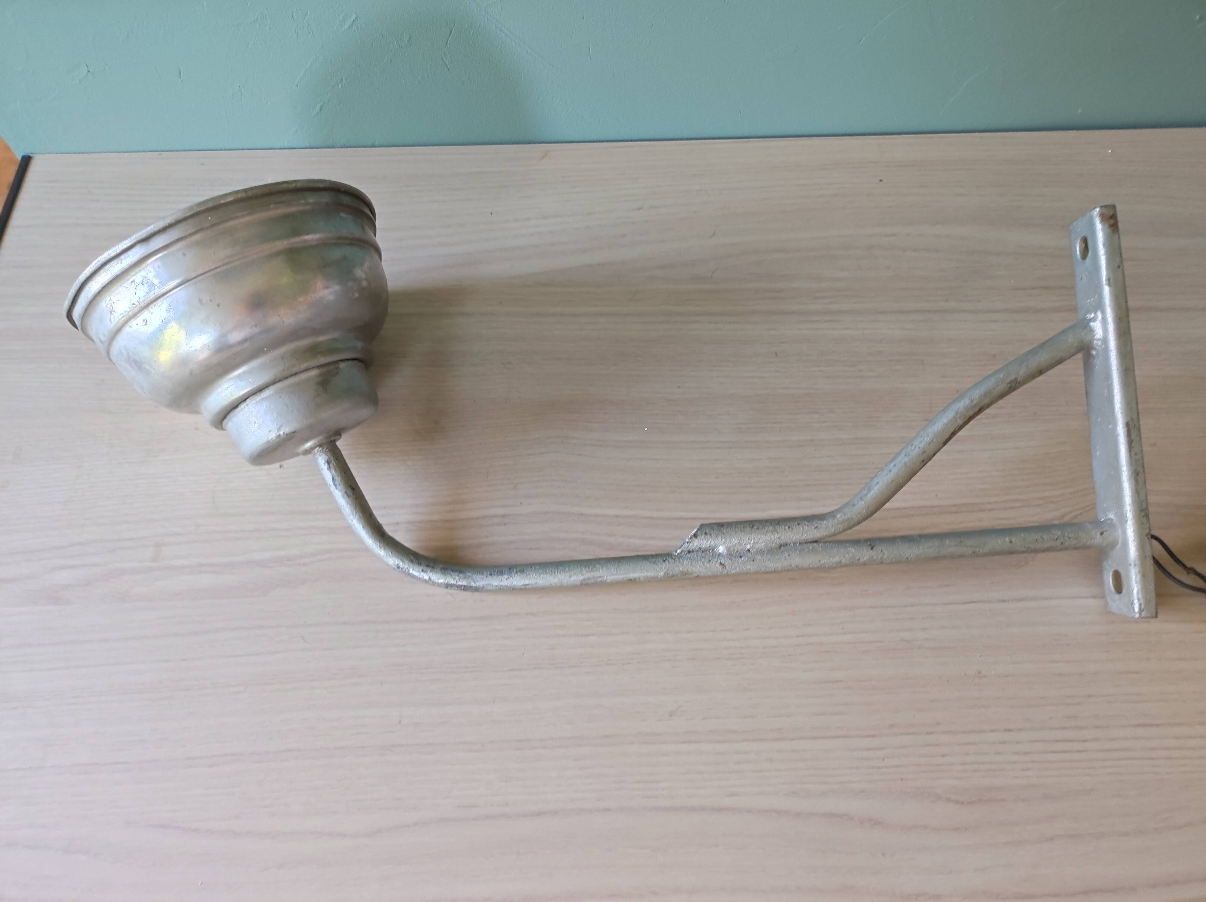 Lamp wall