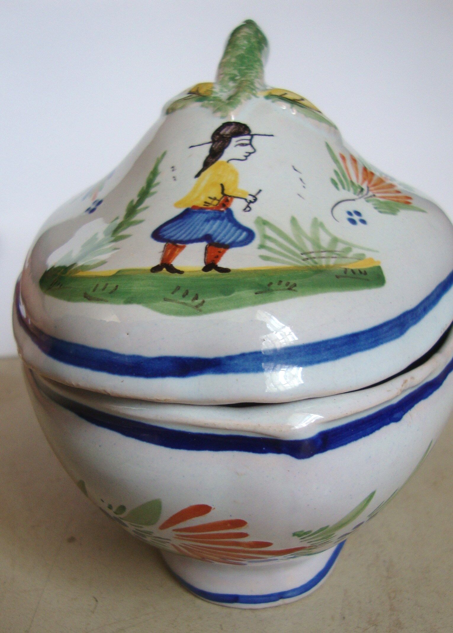 Ceramic mustard pot from Quimper Henriot