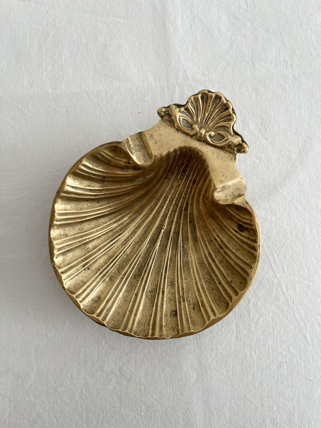 Vintage bronze shell ashtray