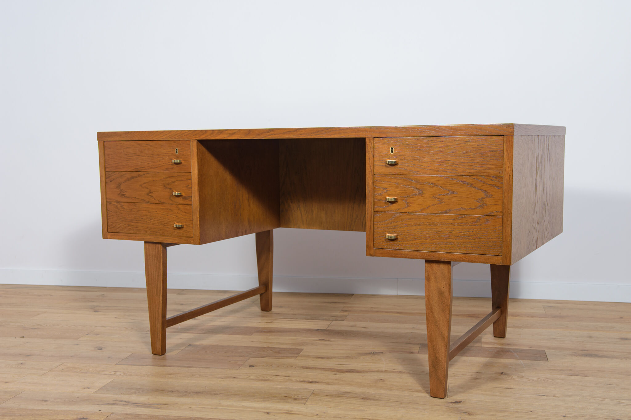 Mid-century freestanding oak desk, 1960s