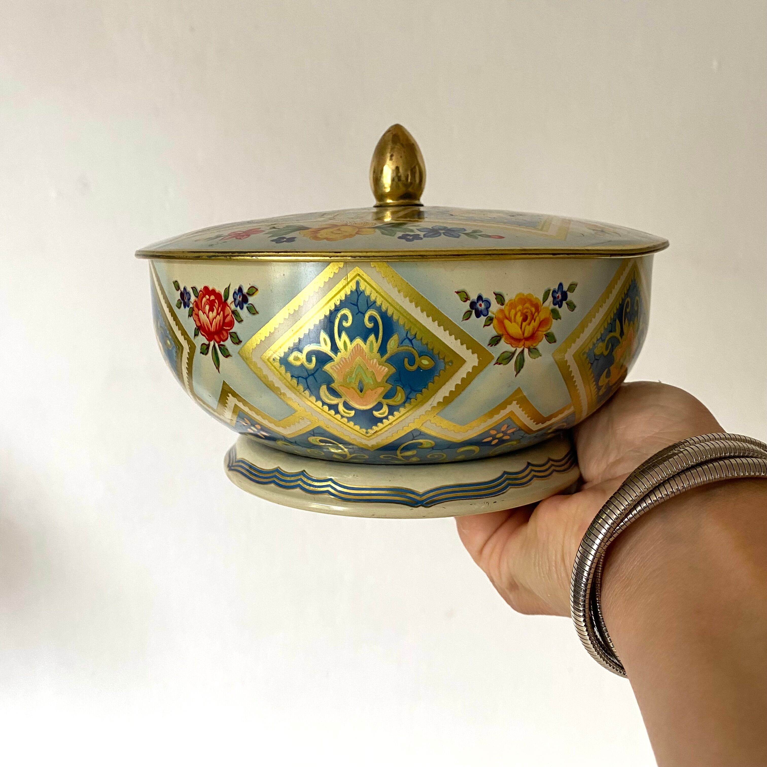 Candy box, metal biscuits 50- 60s