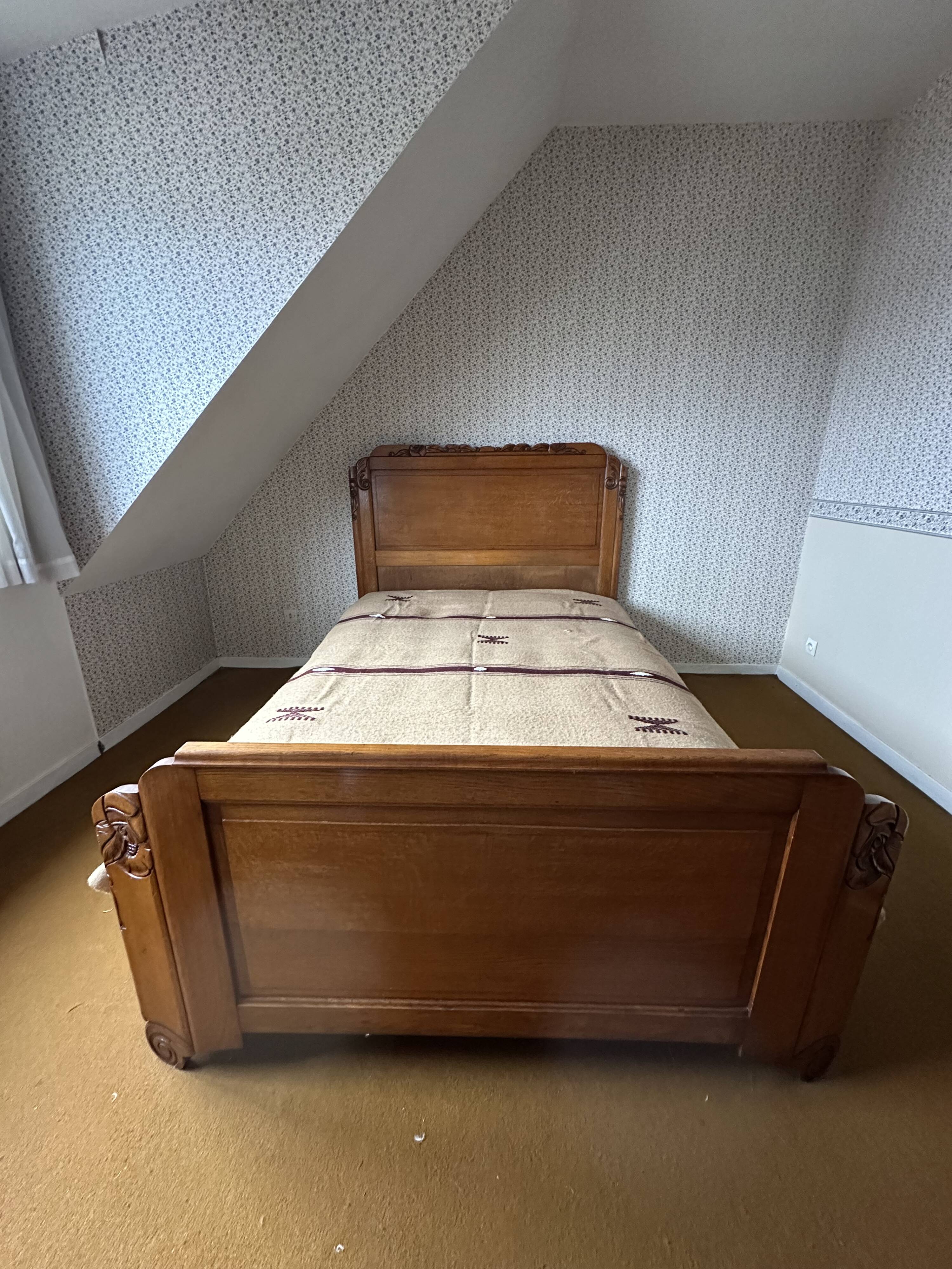 Large Art Deco bed for 2 people