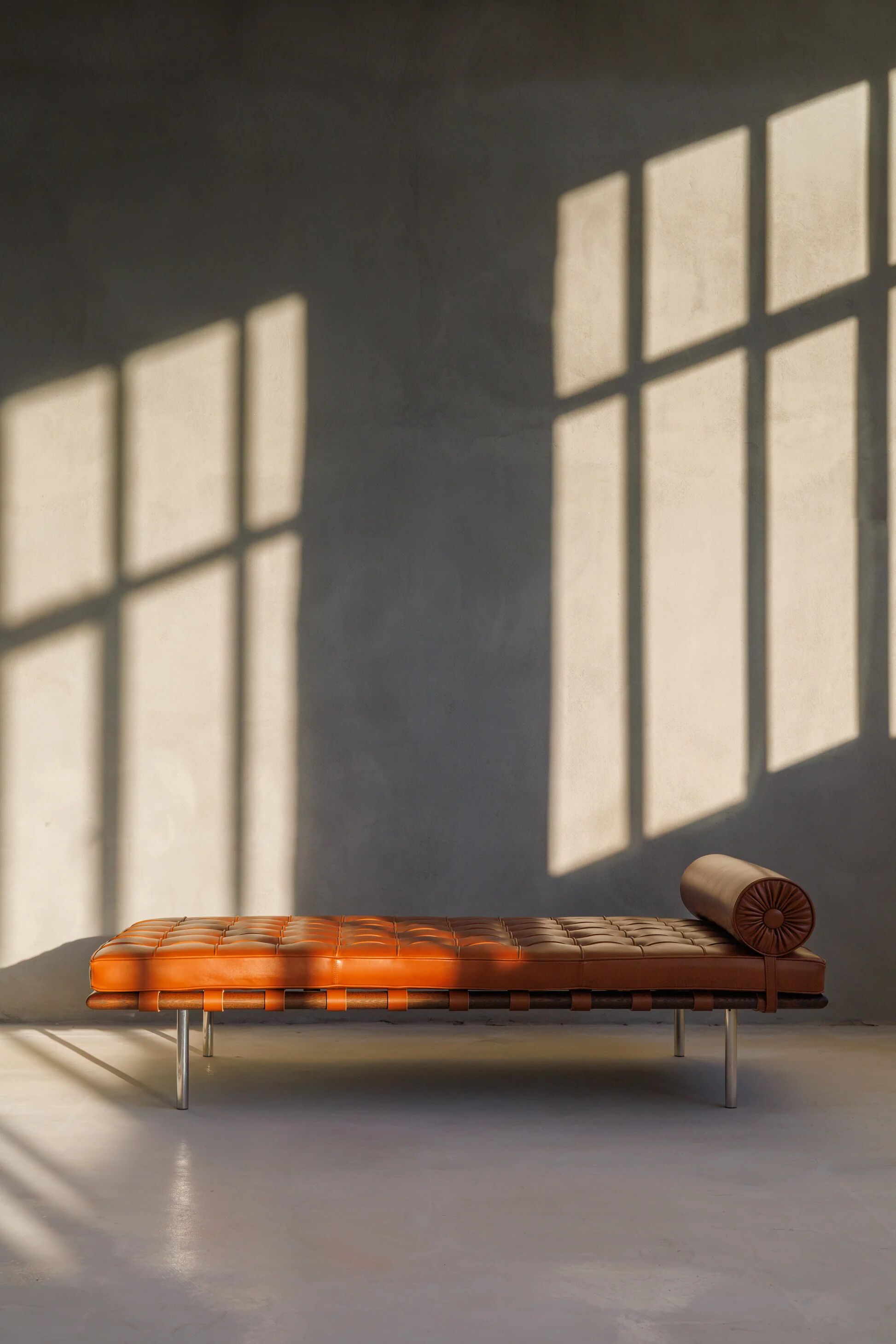 Barcelona day bed by Mies van der Rohe for Knoll - cognac leather