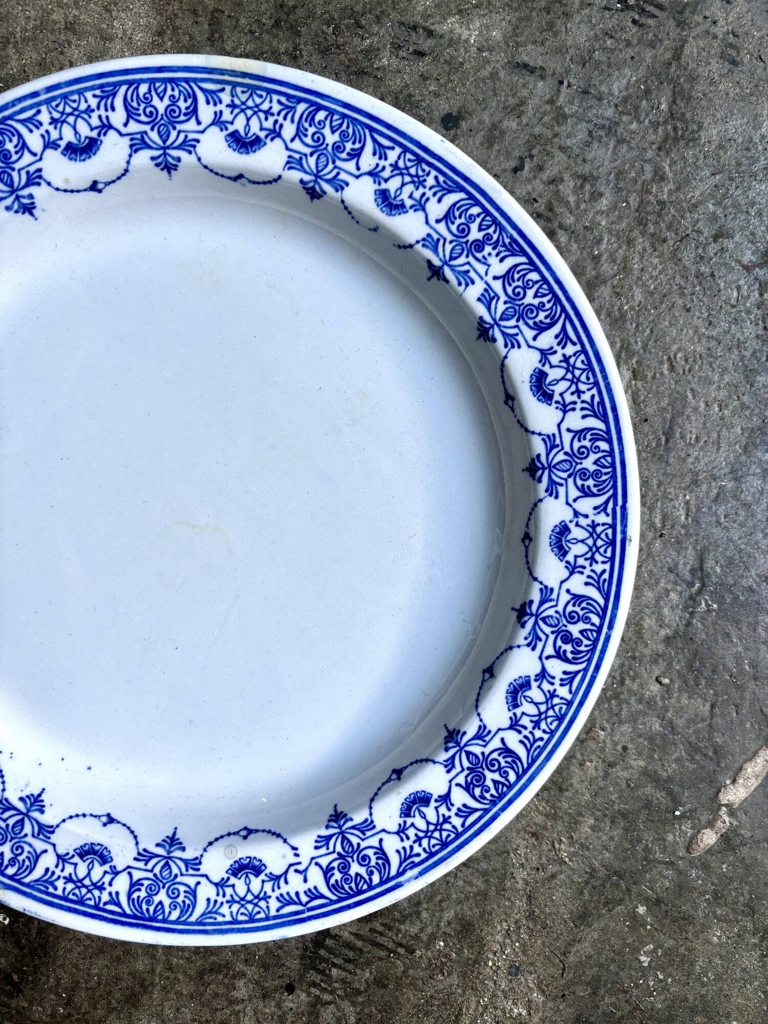 Round iron clay dish, “Drouot” service