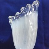 Tulipe en verre opaque blanc
