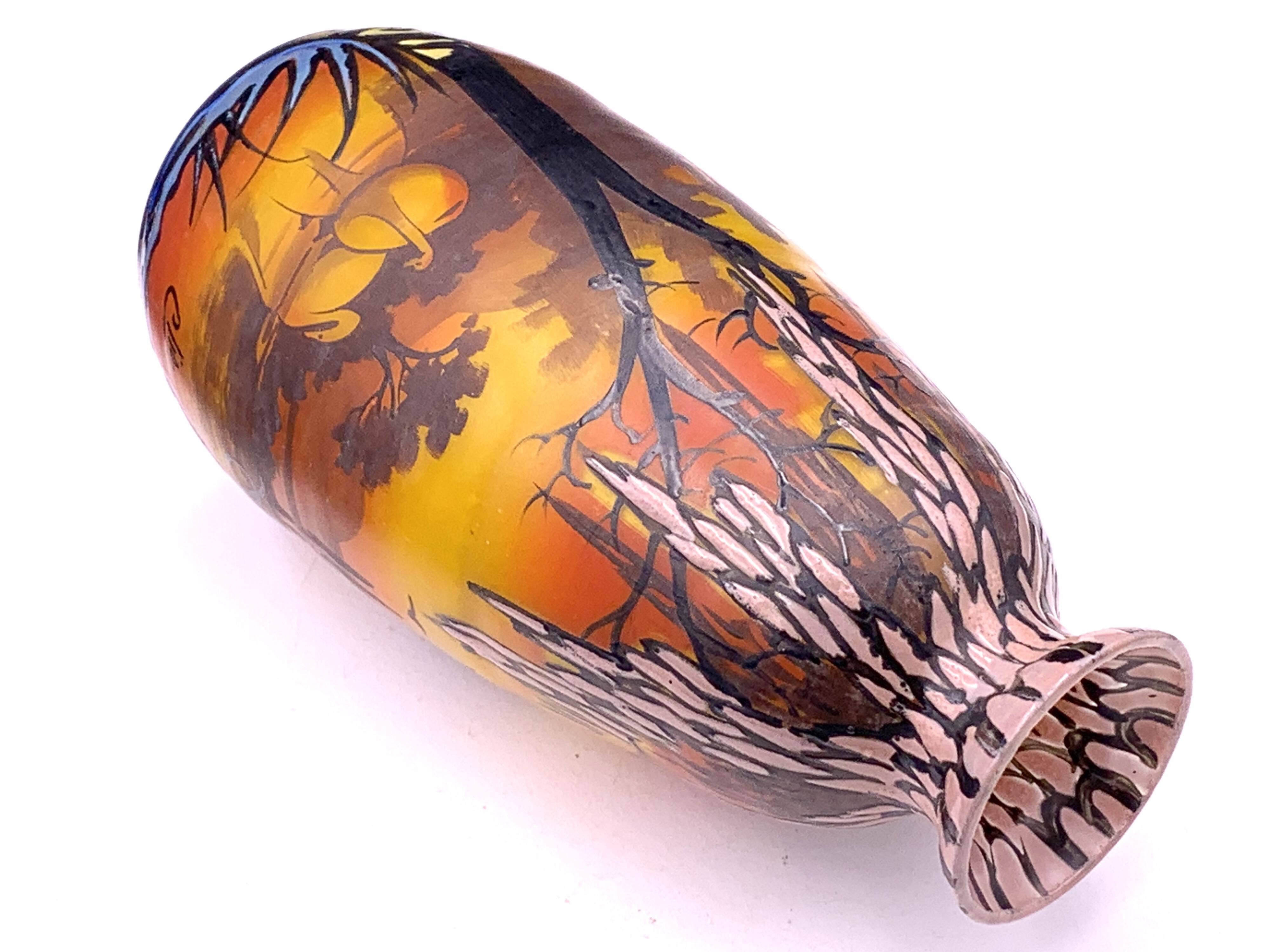 Vase Art Déco en verre peint et émaillé, signé Clio, circa 1920