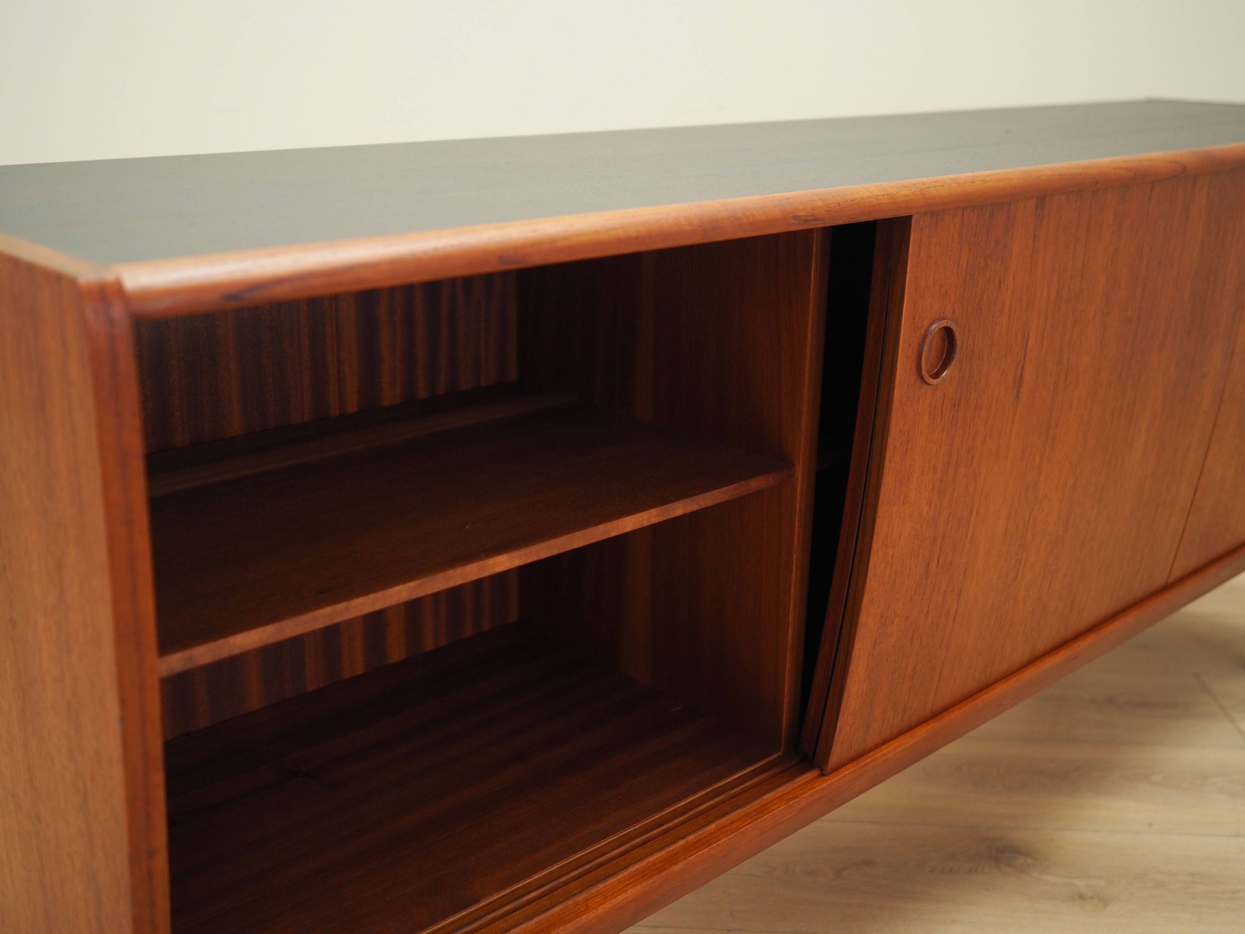 Buffet en teck, design danois, années 1970, production : Danemark