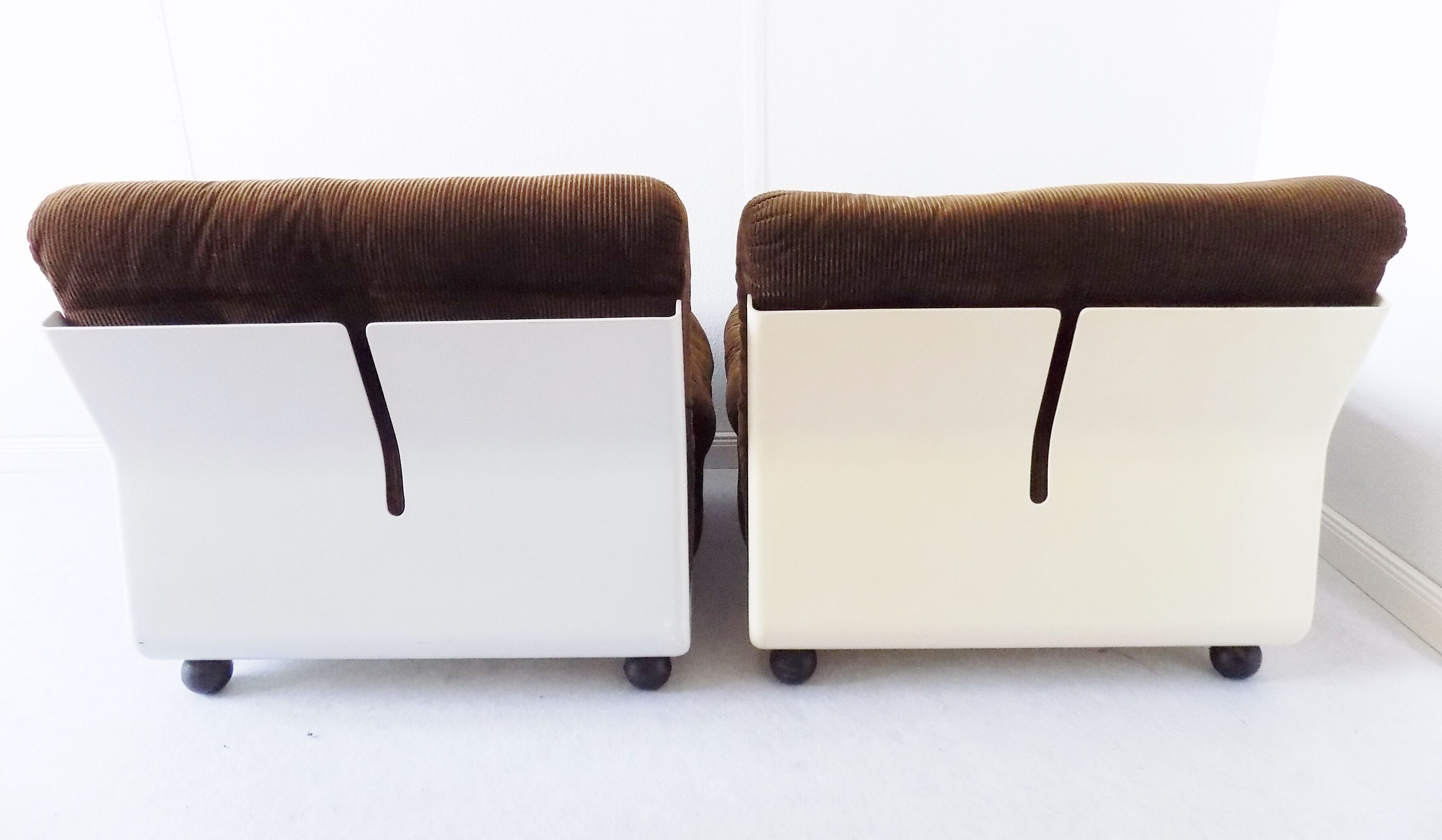 Pair of Amanta chairs by Mario Bellini for C&B Italia