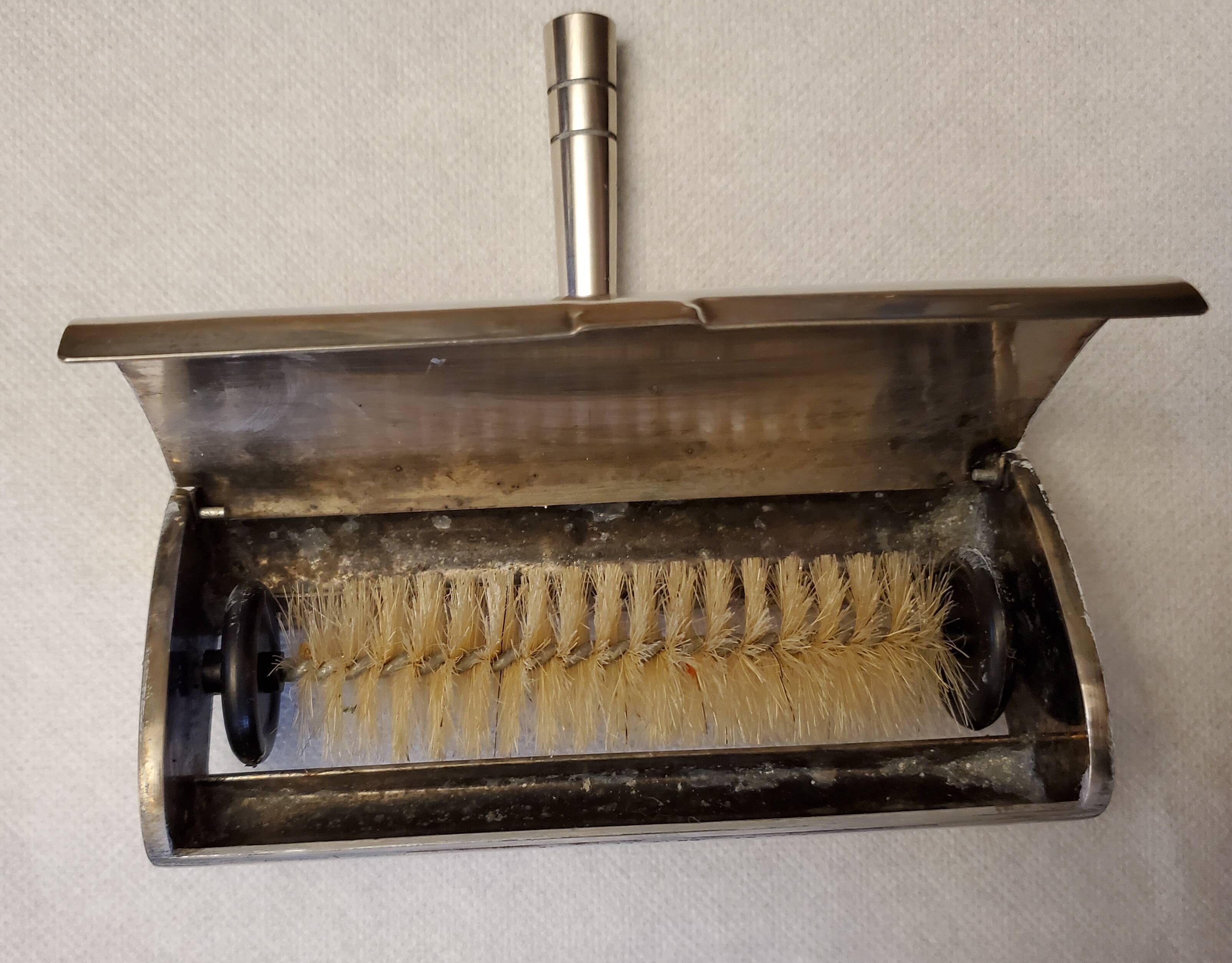 Table crumbs pick-up