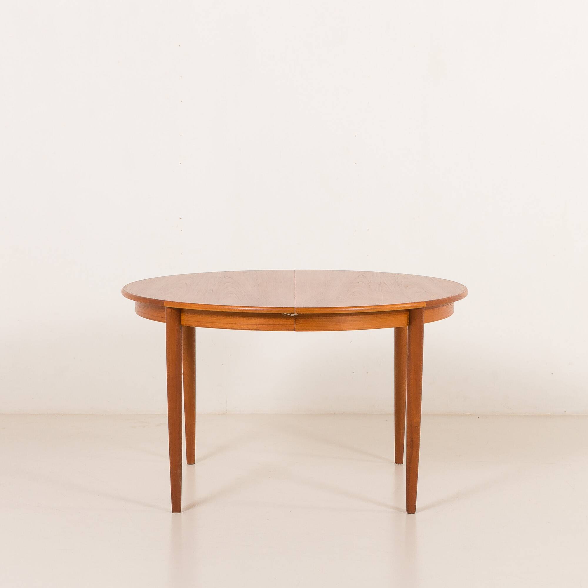 Danish round teak expandable table with 2 leaves, 1960s