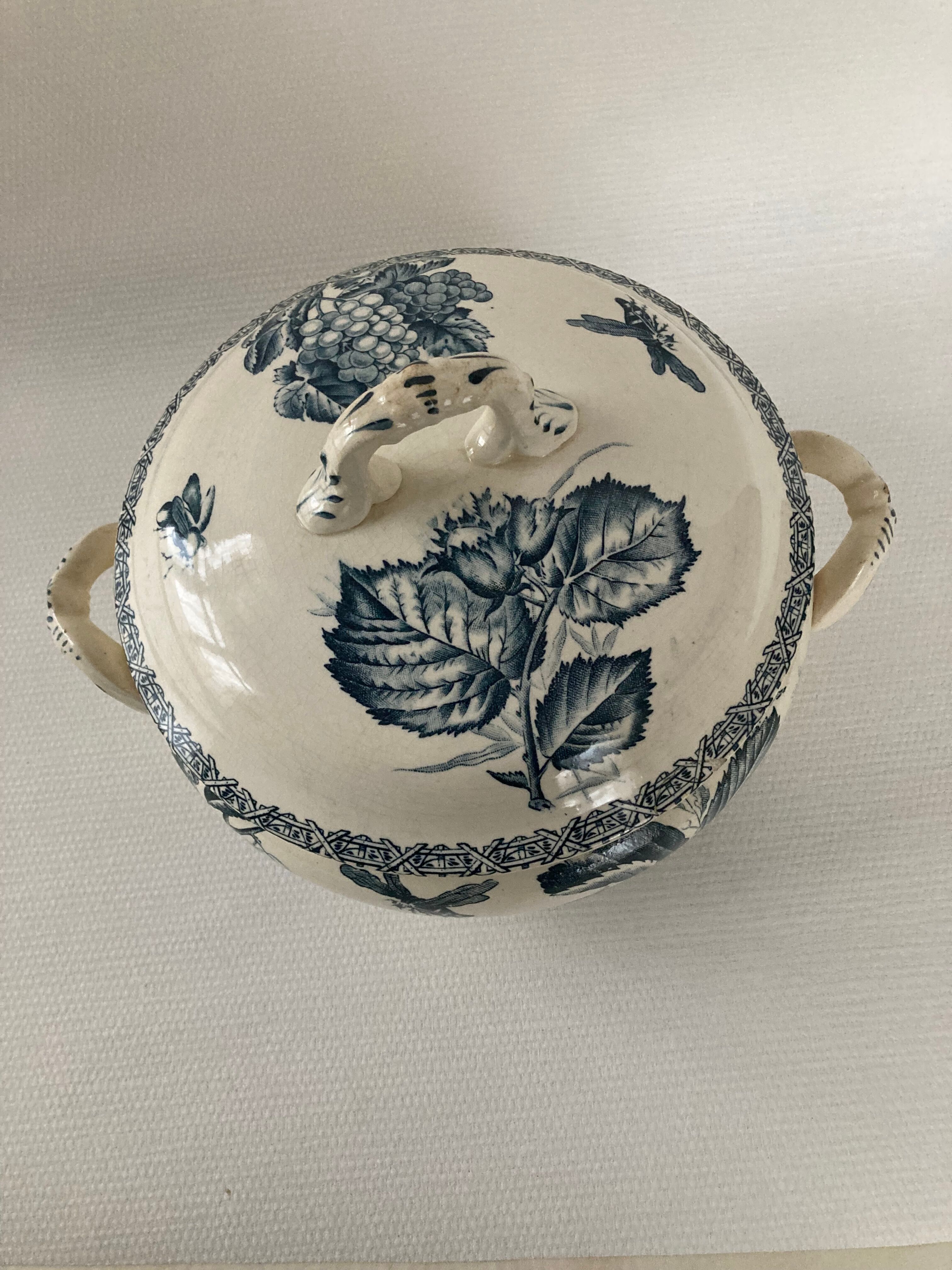 Soup pot in antique earthenware H.B/Choisy le roi