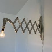 Scandinavian "accordion" or "scissors" wall light in white lacquered wood from the 60s and 70s