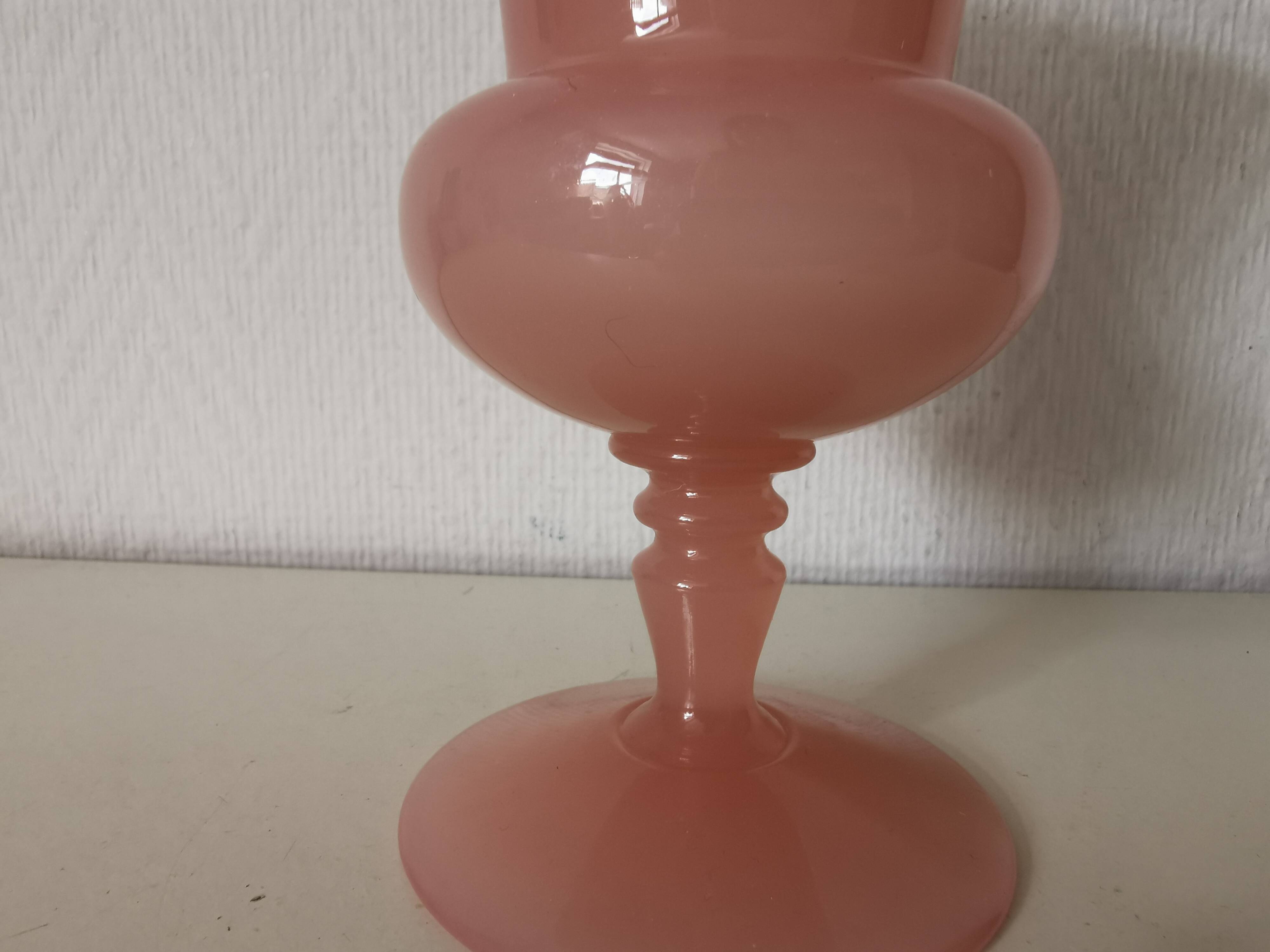 vase, centre de table , en opaline rose , fabrication Italienne