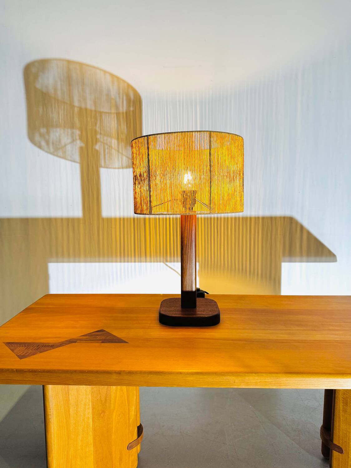 Lampe de table vintage en pin et teck avec nouvel abat-jour, années 70.