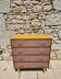 Commode vintage 4 tiroirs en placage de bois et plateau jaune moutarde, restaurée