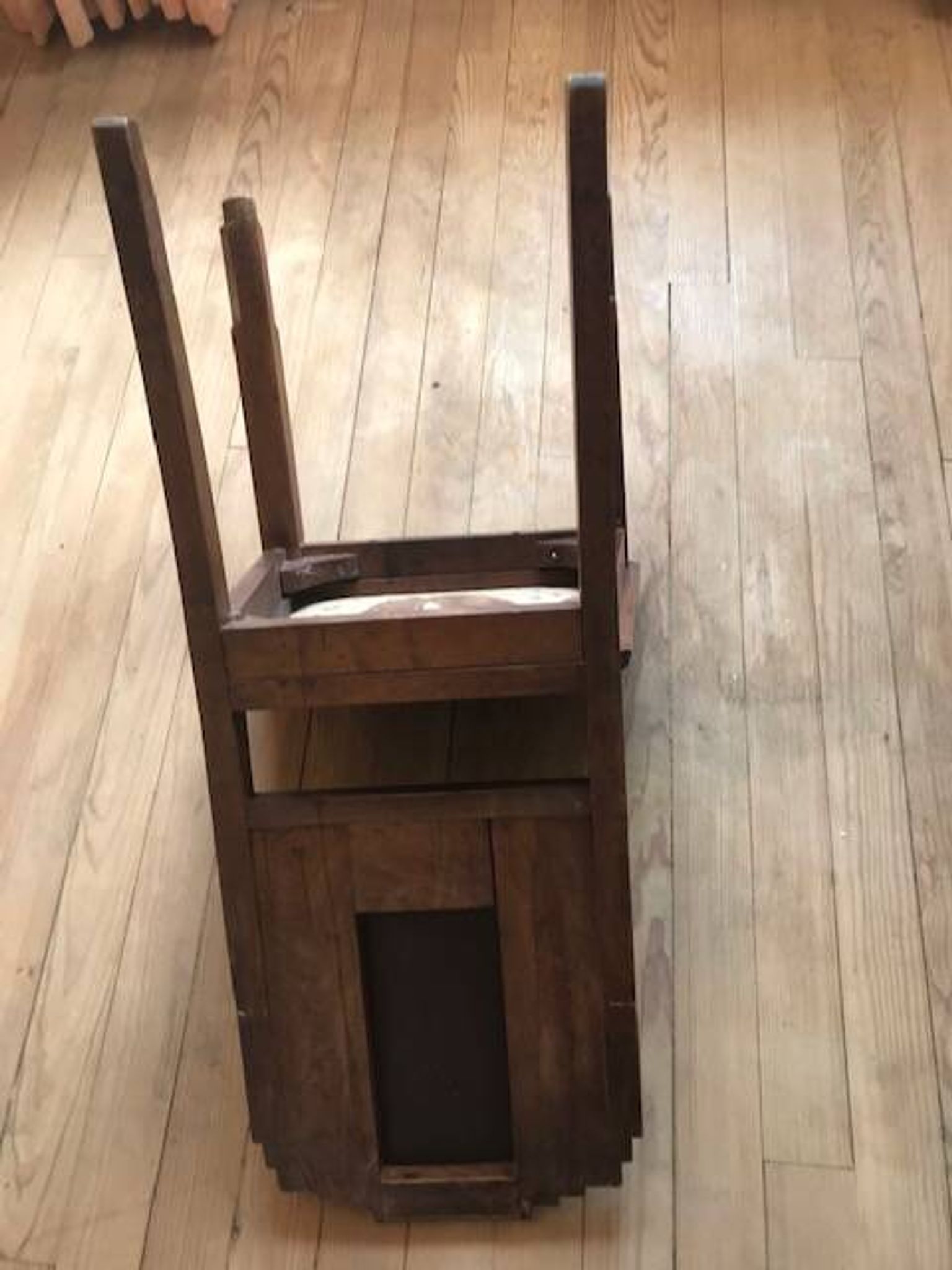 Lot de 5 chaises Art deco + une avec pied cassé