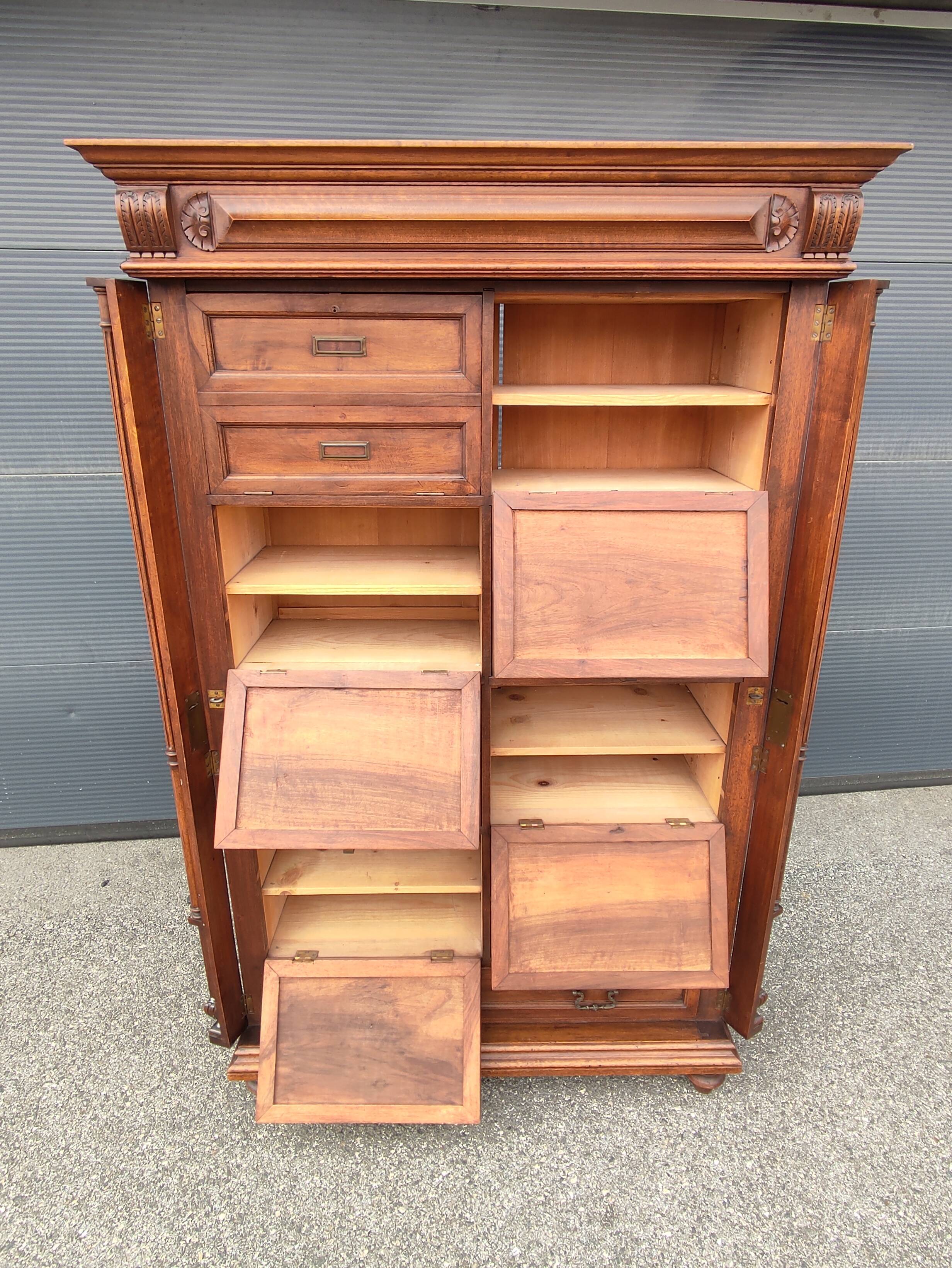 Notary's cabinet