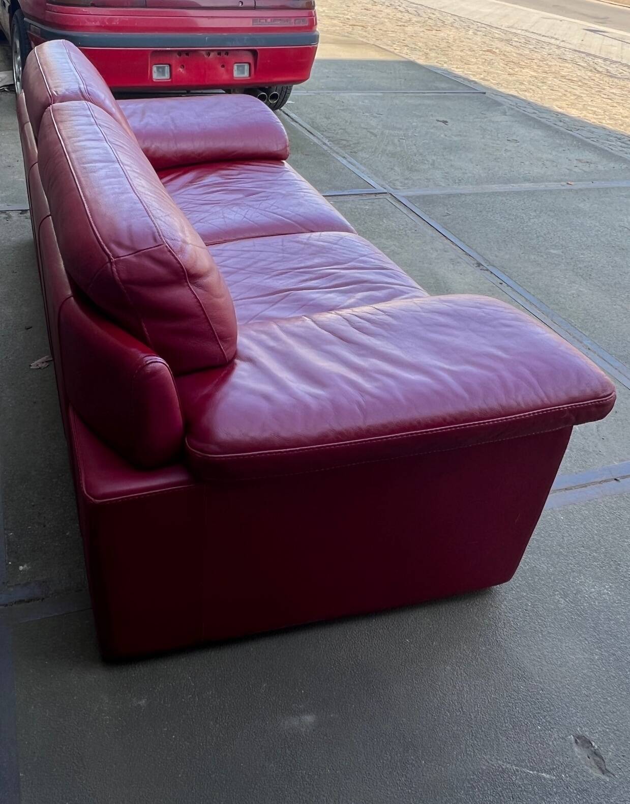 Natuzzi sofa. Genuine leather.