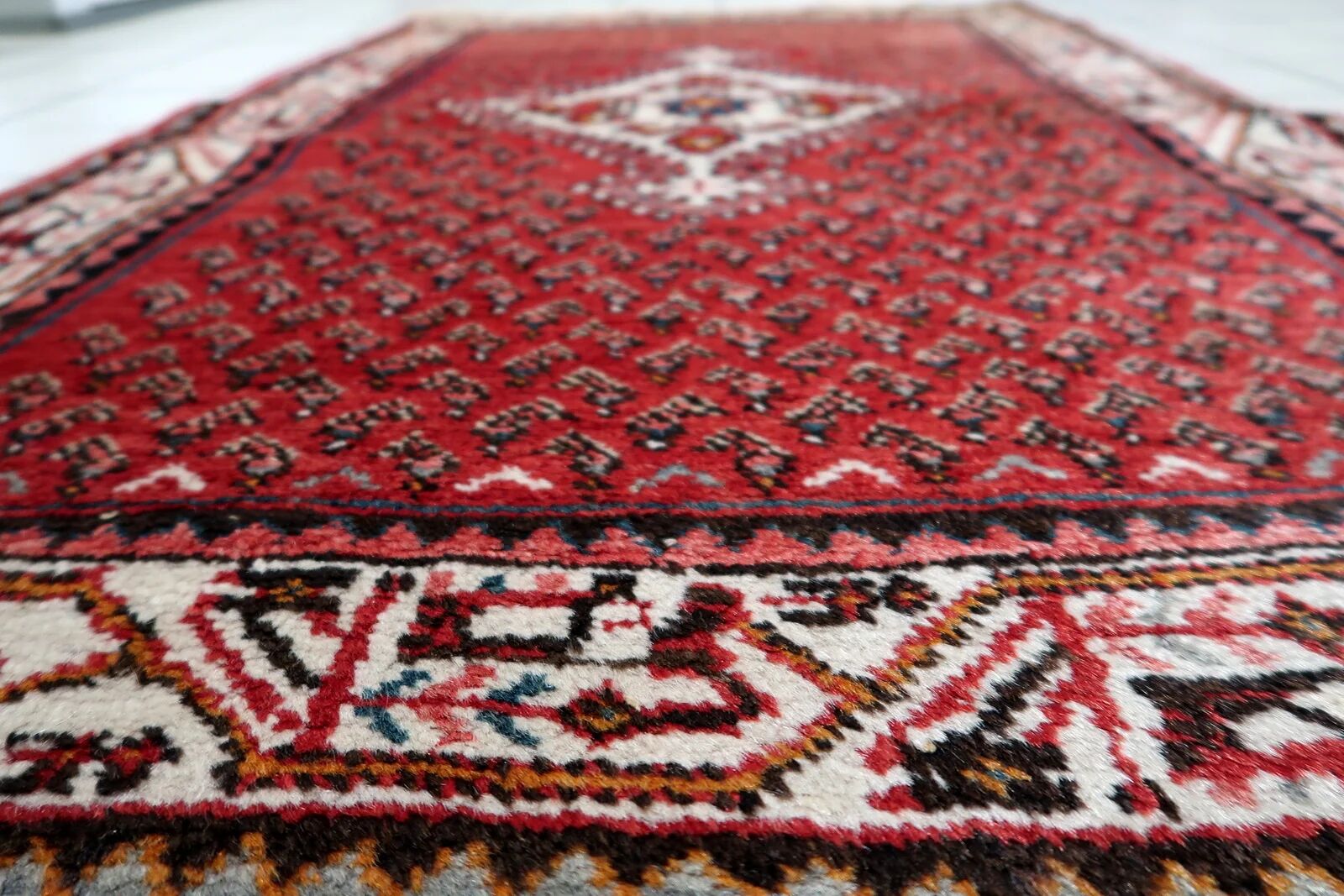 1950s Handmade Indian wool medallion rug, red, 102 × 159 cm - 1C1296