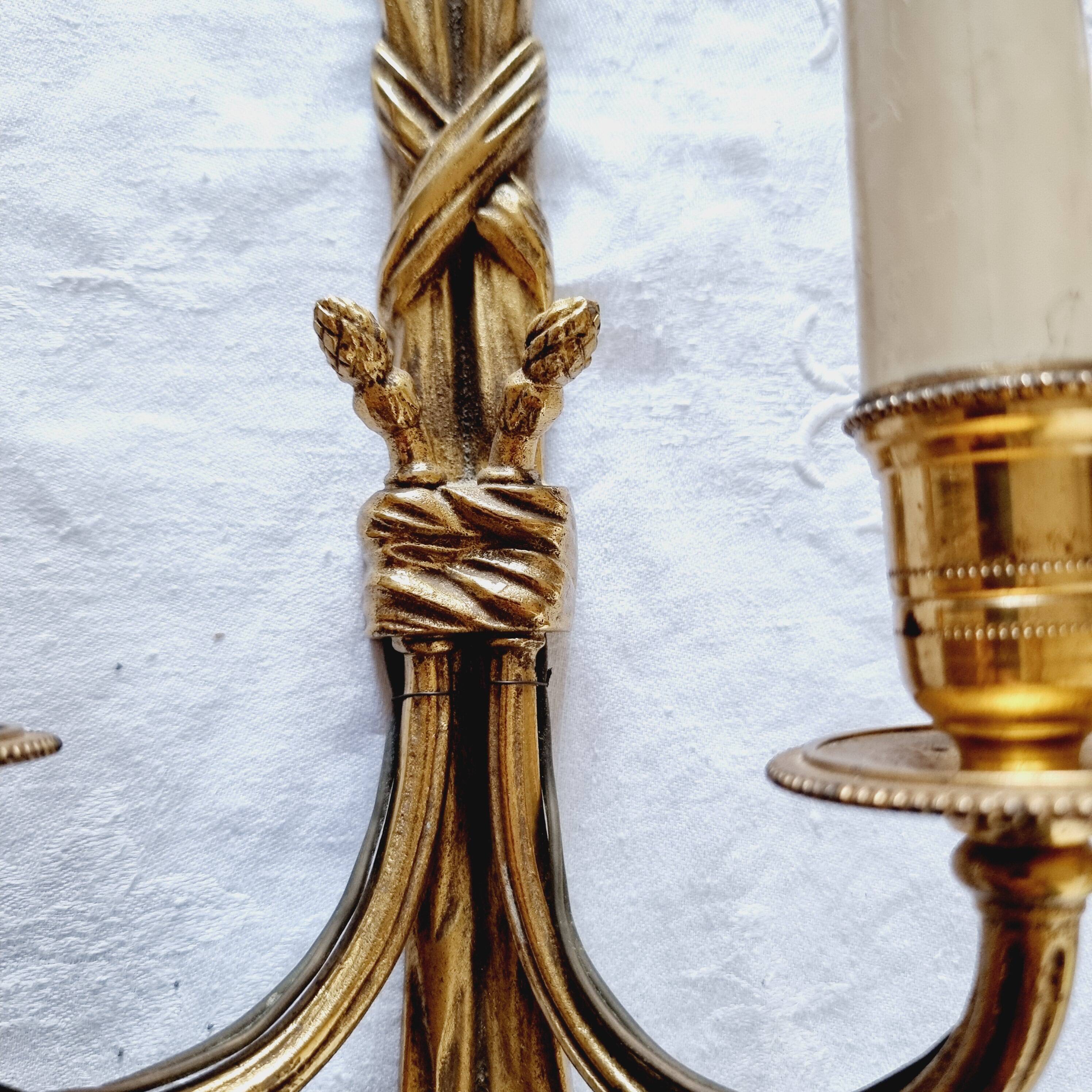Pair of French wall sconces in bronze, Louis XVI style, with cord.