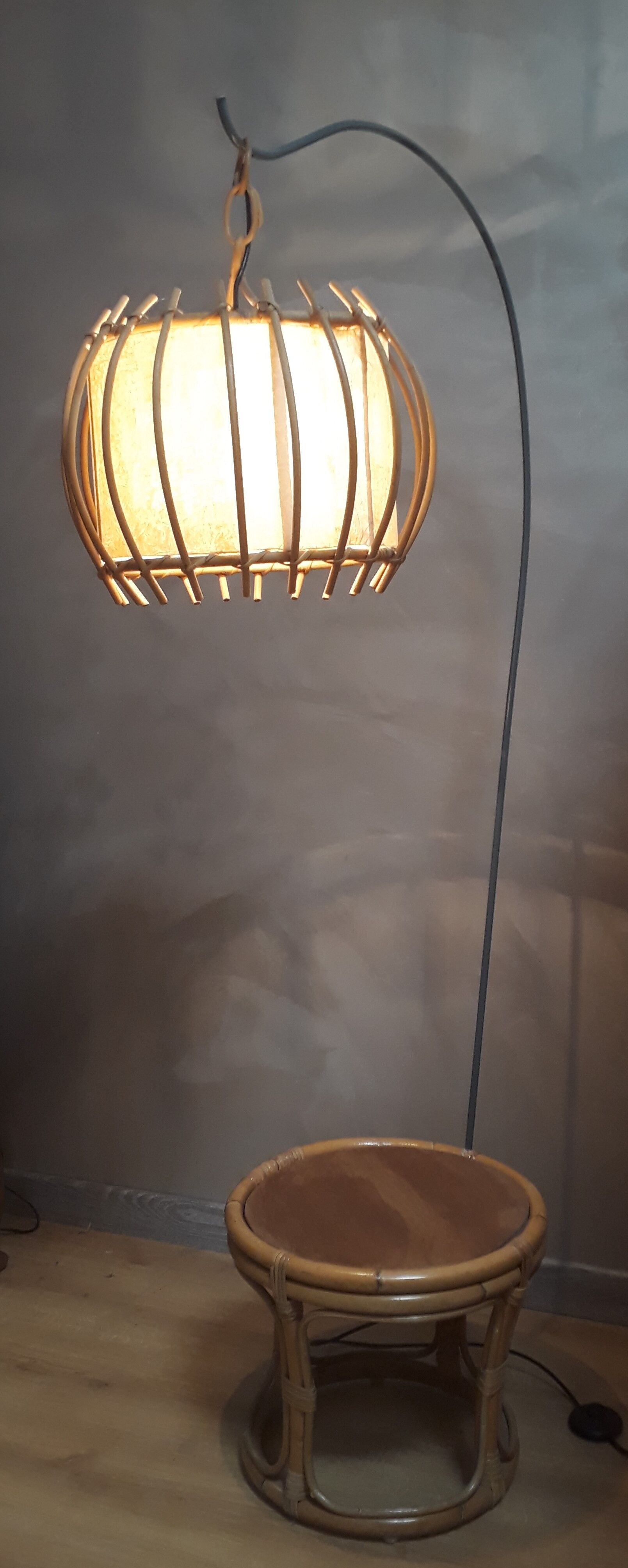 Bamboo lamppost with a tablet, 1975