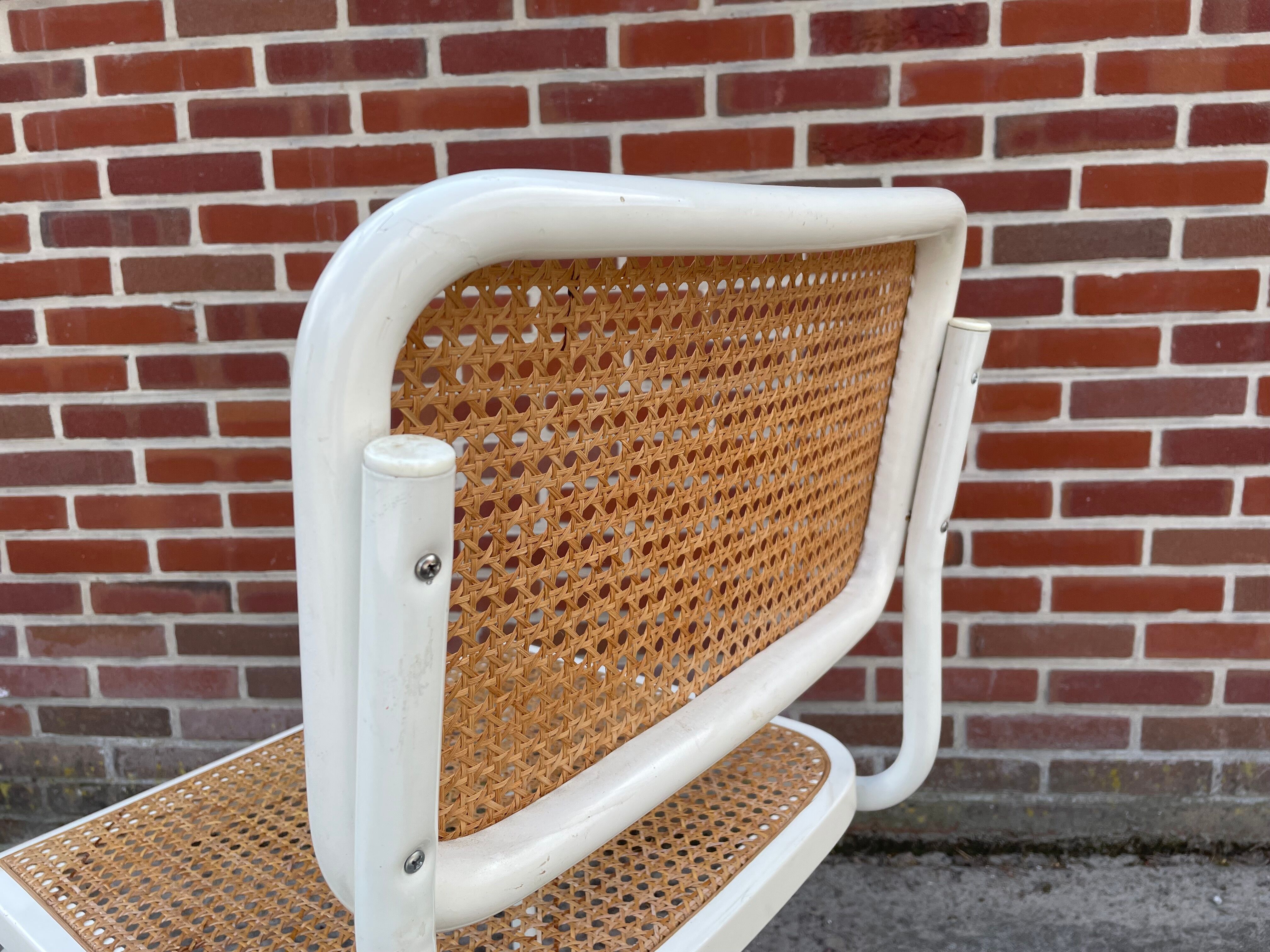 Set of 4 Cesca b32 model chairs in white