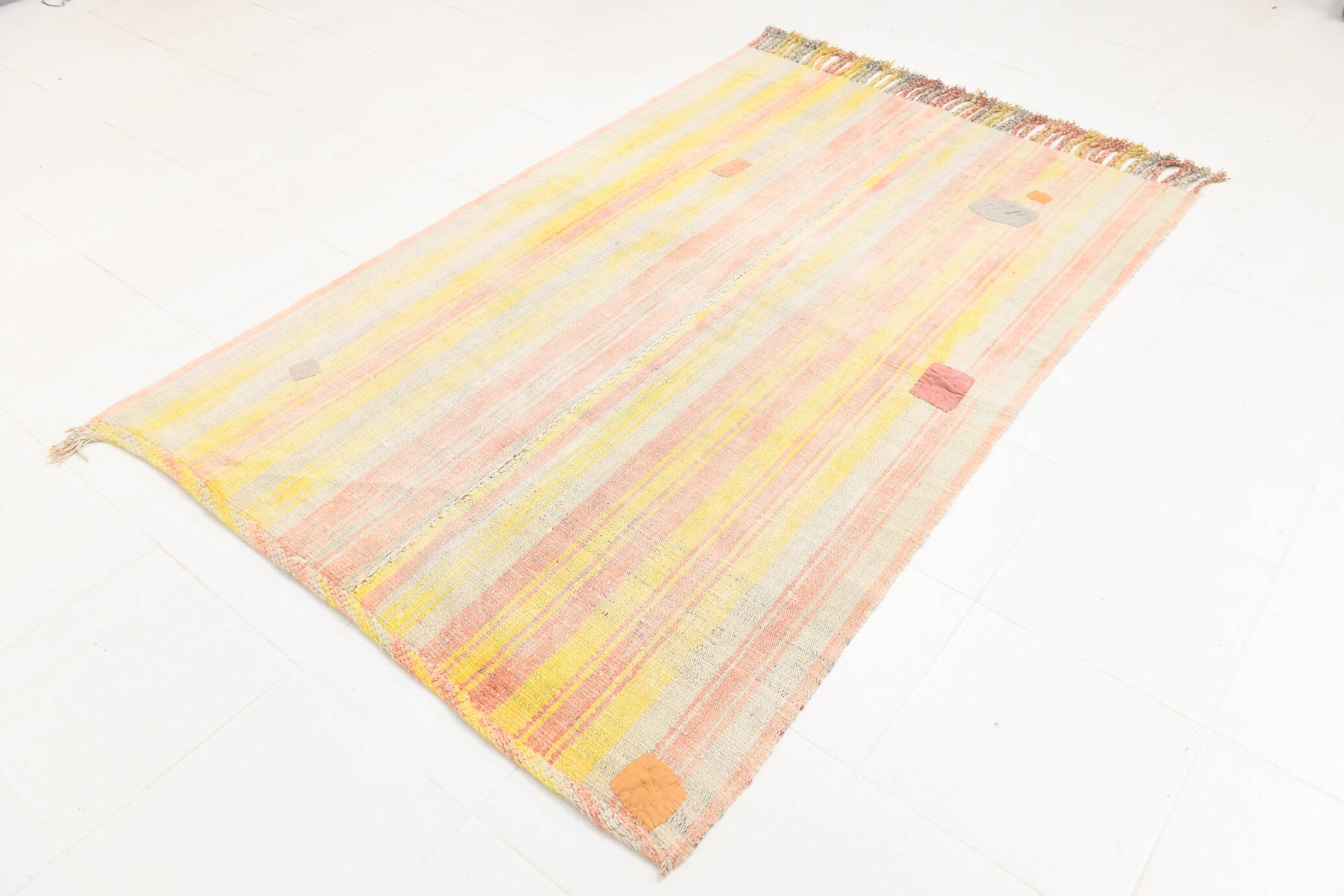 5x7 Pale Red & Yellow Striped Kilim Rug, 147x229Cm