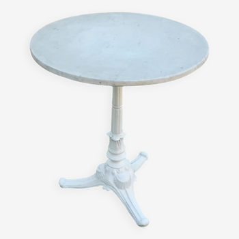 Bistro pedestal table