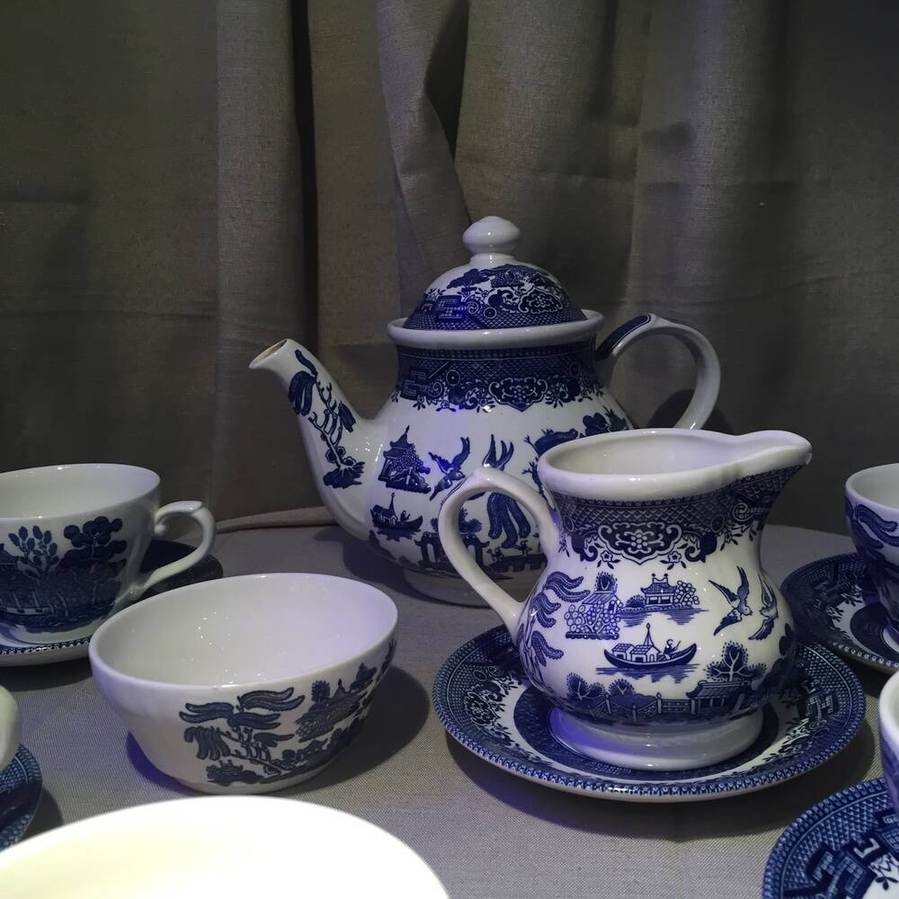 Churchill england blue and white tea service japanese patterns