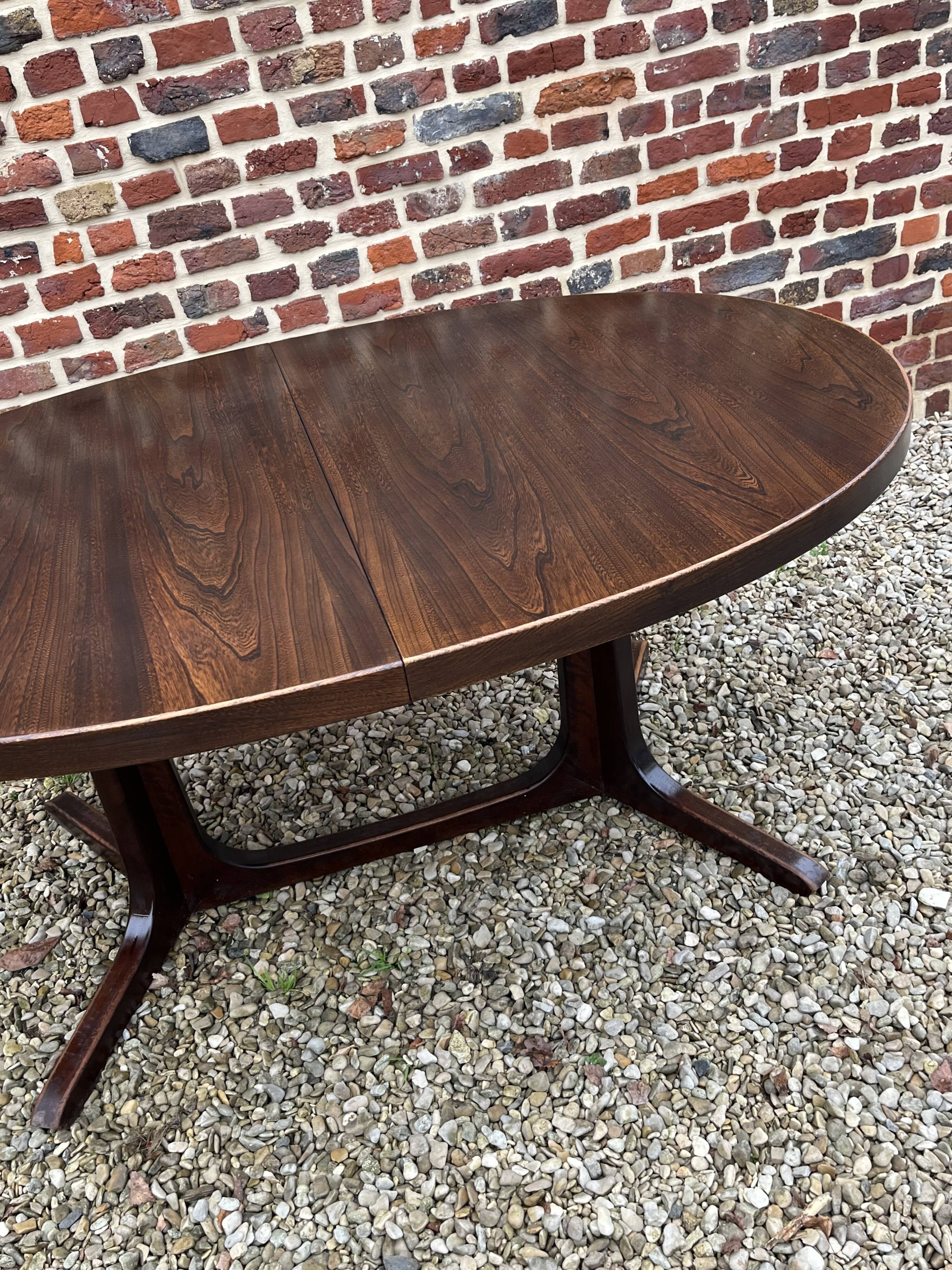 Baumann design oval dining table