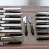 Lot de 26 couteaux anciens (c. 1900) : table, dessert et fromage, en coffret