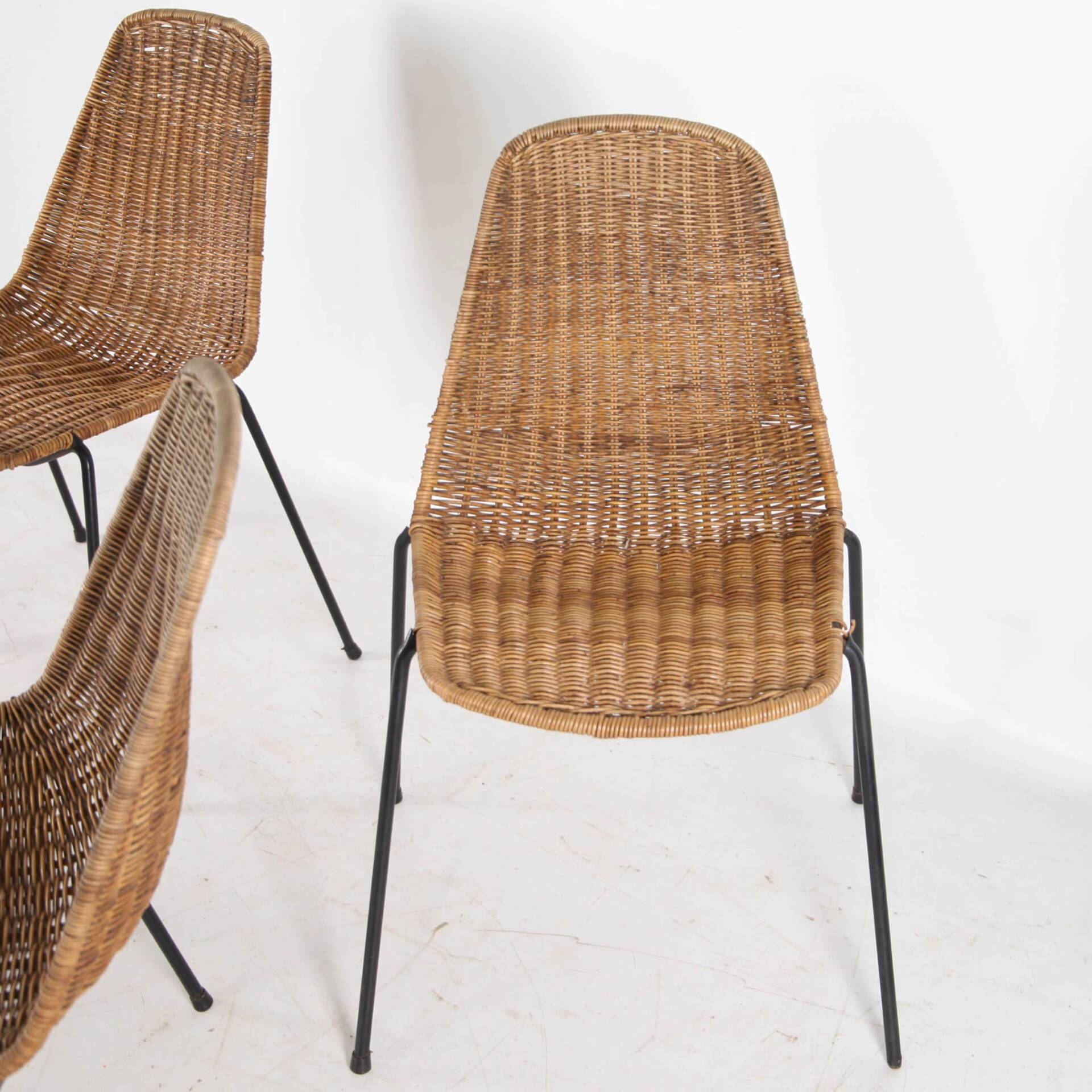 Set of 4 wicker and iron chairs