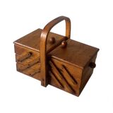 Petite travailleuse en bois vintage