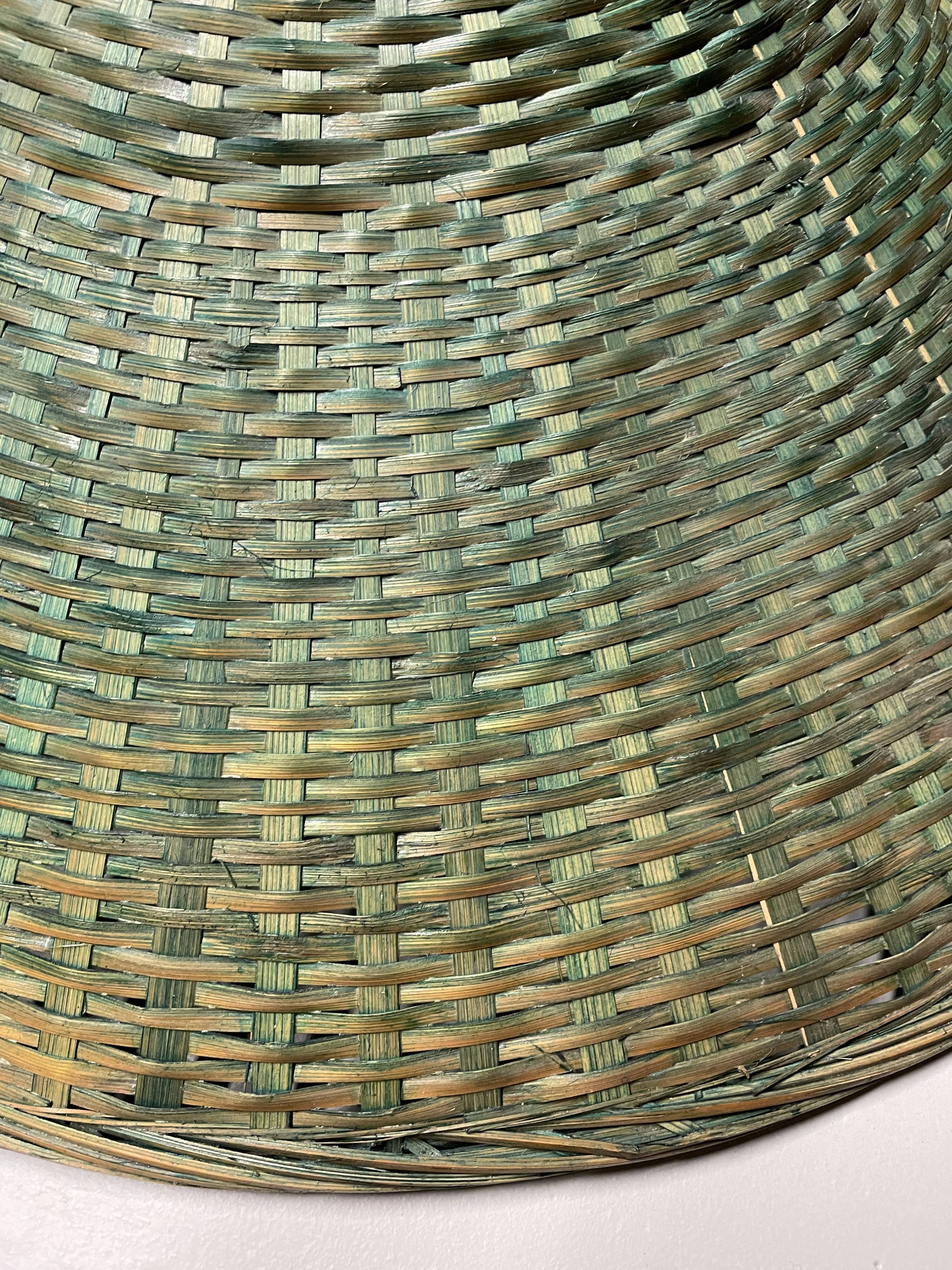 Suspension in green braided rattan